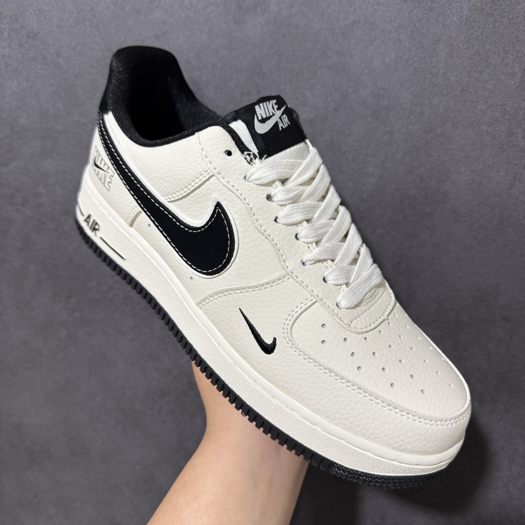 图片[3]-【定制版】空军一号经典回潮，米白黑撞色拿捏复古感 细腻荔枝纹皮革+双层Swoosh设计，细节拉满 后跟NIKE标识+中底AIR字样，辨识度直接拉满 上脚秒变街头焦点，通勤/出街/滑板都能打 百搭不挑人，闭眼入不踩雷。 货号：DW8806-001 尺码：36 36.5 37.5 38 38.5 39 40 40.5 41 42 42.5 43 44 44.5 45-选品中心