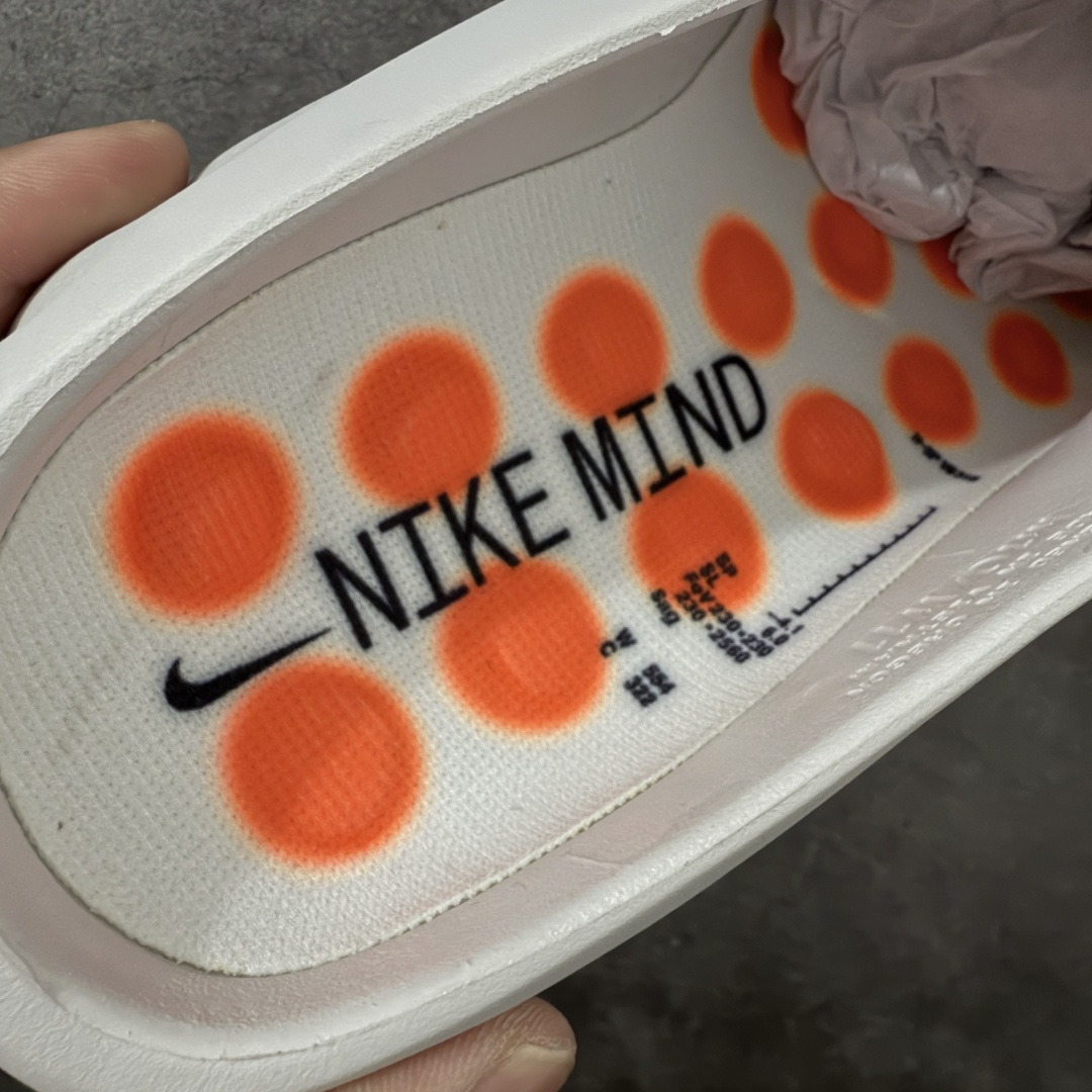 图片[6]-【老PK版】NK Mind 001 Sail 黑科技足底按摩舒适贴合训练鞋 灰色HQ4307-003 顶级版本 正确细节 1：1标配组合底 MD软底 渐变雾面大底 超高清洁度 按摩功能效果同步原版 区别市场通货 Mind 001 从神经科学中汲取灵感，打造出一款不仅外观独特，更能为穿着者带来别样感知体验的球鞋，此次新作将继续延续此核心方向。历时十年打磨的 Mind 系列，承载着 Nike 对未来鞋款的愿景呈现。系列中的每双鞋，外底均由 22 个独立泡沫结节构成，旨在模拟赤足般的体验。这些结节N通过与足底感官感受器的相互作用，从而促进人体的自然步态。 尺码：36-47.5=36 37.5 38.5 40 41 42.5 44 45 46 47.5 和官网一样偏小一码-选品中心