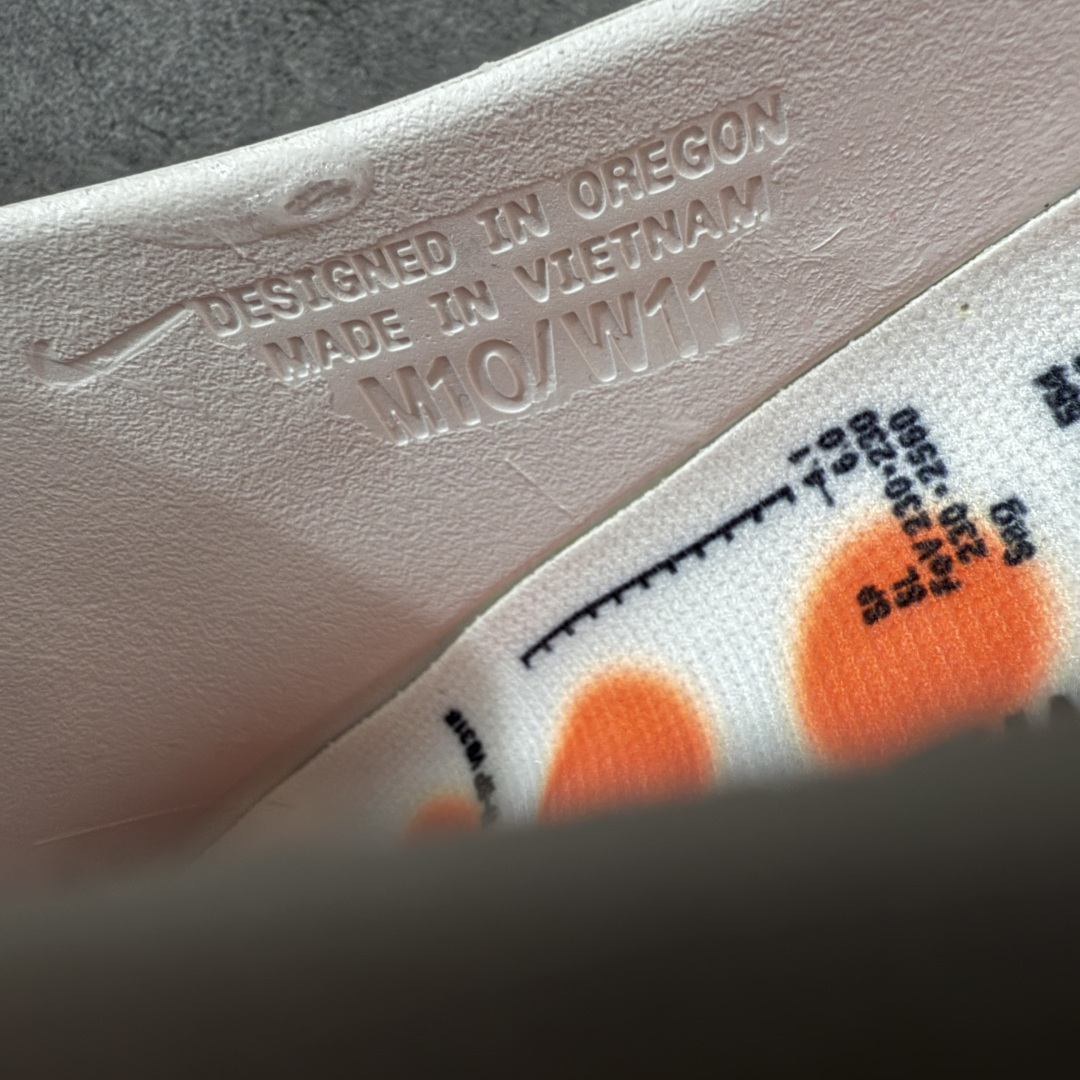 图片[5]-【老PK版】NK Mind 001 Sail 黑科技足底按摩舒适贴合训练鞋 灰色HQ4307-003 顶级版本 正确细节 1：1标配组合底 MD软底 渐变雾面大底 超高清洁度 按摩功能效果同步原版 区别市场通货 Mind 001 从神经科学中汲取灵感，打造出一款不仅外观独特，更能为穿着者带来别样感知体验的球鞋，此次新作将继续延续此核心方向。历时十年打磨的 Mind 系列，承载着 Nike 对未来鞋款的愿景呈现。系列中的每双鞋，外底均由 22 个独立泡沫结节构成，旨在模拟赤足般的体验。这些结节N通过与足底感官感受器的相互作用，从而促进人体的自然步态。 尺码：36-47.5=36 37.5 38.5 40 41 42.5 44 45 46 47.5 和官网一样偏小一码-选品中心