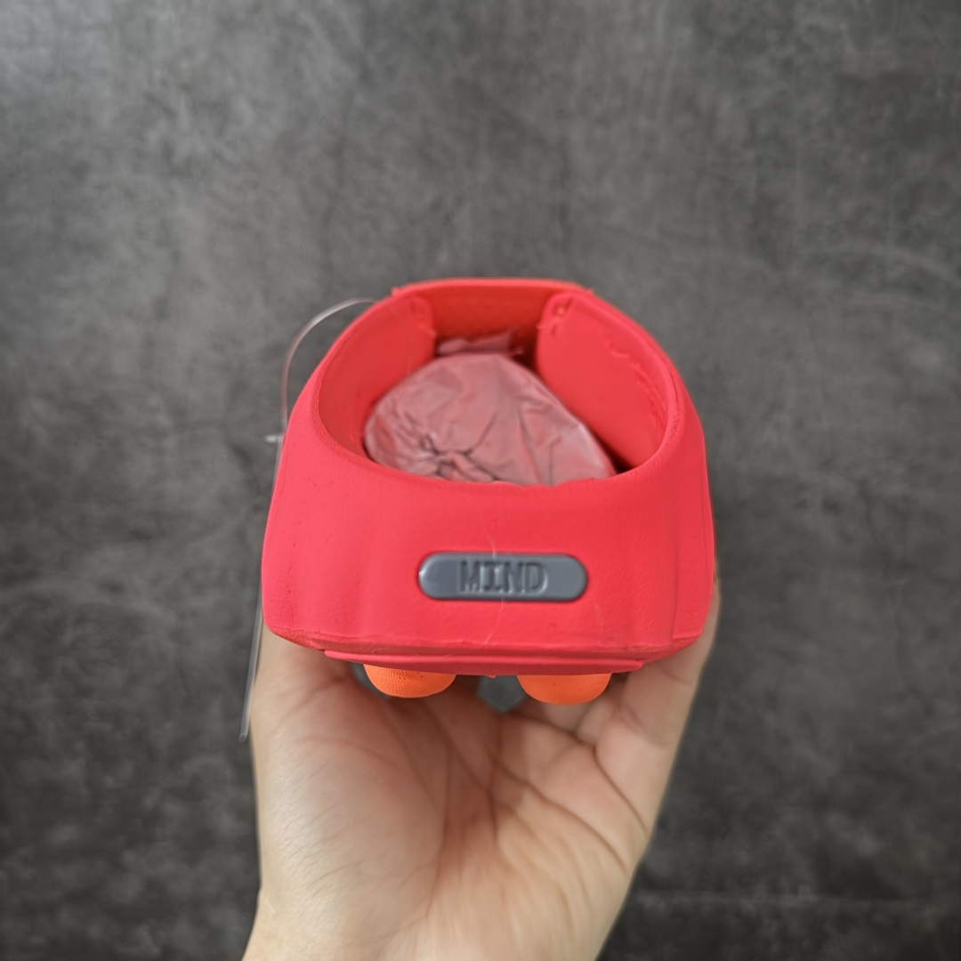 图片[4]-【老PK版】NK Mind 001 Sail 黑科技足底按摩舒适贴合训练鞋 红色HQ4307-600 顶级版本 正确细节 1：1标配组合底 MD软底 渐变雾面大底 超高清洁度 按摩功能效果同步原版 区别市场通货 Mind 001 从神经科学中汲取灵感，打造出一款不仅外观独特，更能为穿着者带来别样感知体验的球鞋，此次新作将继续延续此核心方向。历时十年打磨的 Mind 系列，承载着 Nike 对未来鞋款的愿景呈现。系列中的每双鞋，外底均由 22 个独立泡沫结节构成，旨在模拟赤足般的体验。这些结节N通过与足底感官感受器的相互作用，从而促进人体的自然步态。 尺码：36-47.5=36 37.5 38.5 40 41 42.5 44 45 46 47.5 和官网一样偏小一码-选品中心