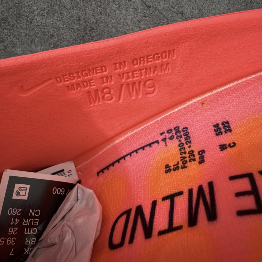 图片[5]-【老PK版】NK Mind 001 Sail 黑科技足底按摩舒适贴合训练鞋 红色HQ4307-600 顶级版本 正确细节 1：1标配组合底 MD软底 渐变雾面大底 超高清洁度 按摩功能效果同步原版 区别市场通货 Mind 001 从神经科学中汲取灵感，打造出一款不仅外观独特，更能为穿着者带来别样感知体验的球鞋，此次新作将继续延续此核心方向。历时十年打磨的 Mind 系列，承载着 Nike 对未来鞋款的愿景呈现。系列中的每双鞋，外底均由 22 个独立泡沫结节构成，旨在模拟赤足般的体验。这些结节N通过与足底感官感受器的相互作用，从而促进人体的自然步态。 尺码：36-47.5=36 37.5 38.5 40 41 42.5 44 45 46 47.5 和官网一样偏小一码-选品中心