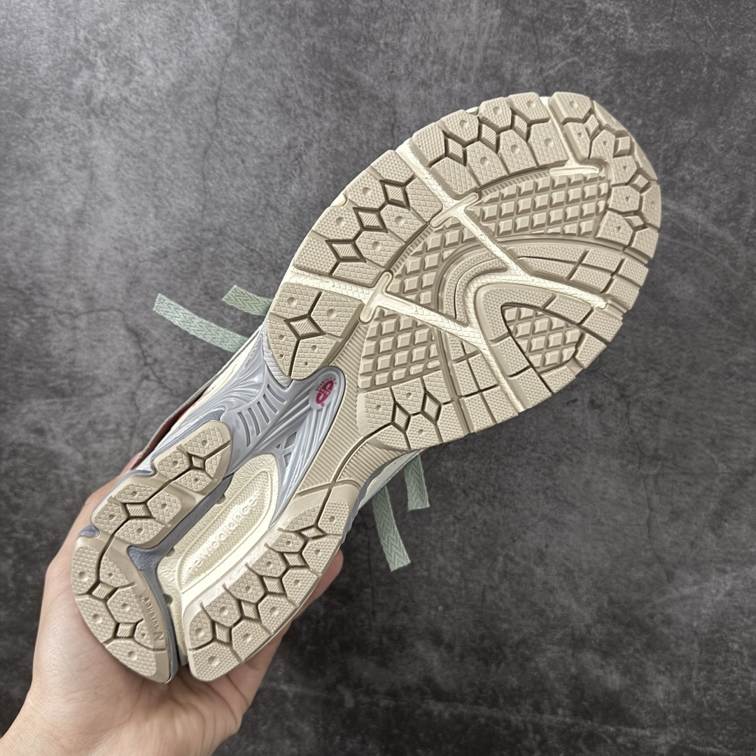 图片[9]-【纯原版】NB新百伦New Balance NB1906 U19065DY系列复古老爹风休闲运动慢跑鞋 采用轻质牛剖革拼接透气网眼衬垫织物鞋面材质#T-Beam大底提供足步弓支撑，保持步态稳定#后跟搭载外露缓震胶 鞋身整体以各种深浅不一的灰色覆盖，鞋头以淡蓝色调装饰，网眼衬垫通过不规律的色块实现做旧的美感，泛黄的鞋底更是进一步增添了复古气息。 尺码：36 37 37.5 38 38.5 39.5 40 40.5 41.5 42 42.5 43 44 45 46.5-选品中心