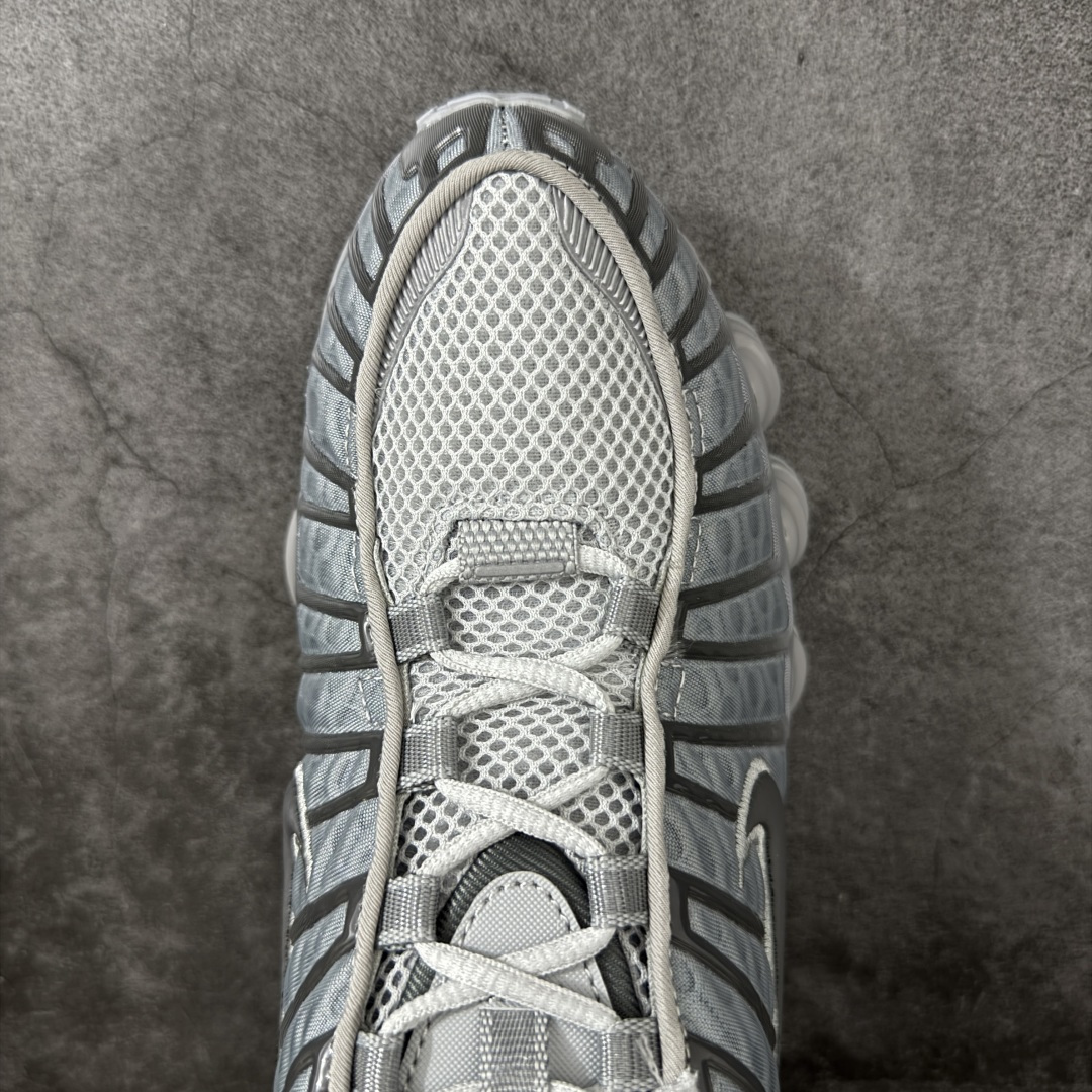 图片[5]-【Max纯原版】原版开发 Nike Shox TL系列 灰色 AV3595-015 NK Shox TL系列 复古舒适百搭防滑耐磨低邦柱形气垫休闲跑步鞋 鞋面采用了轻质化的材料打造，搭载鞋带系带系统以及鞋舌部分的特殊控制模块，科技感十足；采用透气纺织品和网眼鞋面与标志性的Nike Shox技术，同时提供更轻盈的感觉和大胆的外观；鞋身大面积采用织物与皮革材质拼接设计，搭配Dri-FITz透气网面，透气性拉满不闷脚。中底前掌搭载Air Max科技，后掌配置Shoxy缓震气柱，前掌气垫提供灵敏回弹，中底的气柱设计也很加分，外观上科技感十足；设计彰显个性，复古造型适配多种穿搭风格。 尺码：39 40 40.5 41 42 42.5 43 44 44.5 45 45.5 46 46.5 47.5-选品中心