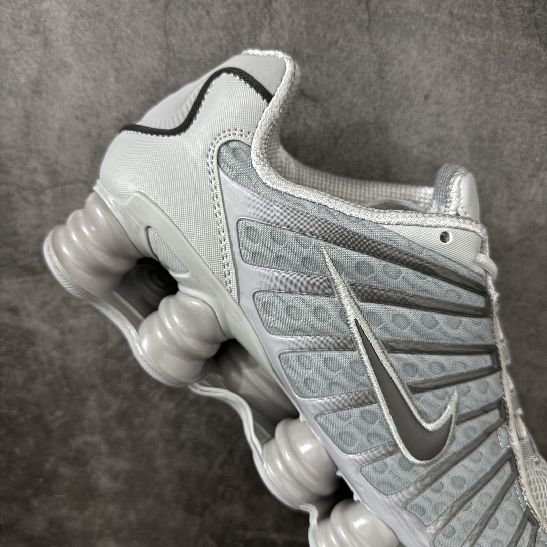 图片[7]-【Max纯原版】原版开发 Nike Shox TL系列 灰色 AV3595-015 NK Shox TL系列 复古舒适百搭防滑耐磨低邦柱形气垫休闲跑步鞋 鞋面采用了轻质化的材料打造，搭载鞋带系带系统以及鞋舌部分的特殊控制模块，科技感十足；采用透气纺织品和网眼鞋面与标志性的Nike Shox技术，同时提供更轻盈的感觉和大胆的外观；鞋身大面积采用织物与皮革材质拼接设计，搭配Dri-FITz透气网面，透气性拉满不闷脚。中底前掌搭载Air Max科技，后掌配置Shoxy缓震气柱，前掌气垫提供灵敏回弹，中底的气柱设计也很加分，外观上科技感十足；设计彰显个性，复古造型适配多种穿搭风格。 尺码：39 40 40.5 41 42 42.5 43 44 44.5 45 45.5 46 46.5 47.5-选品中心