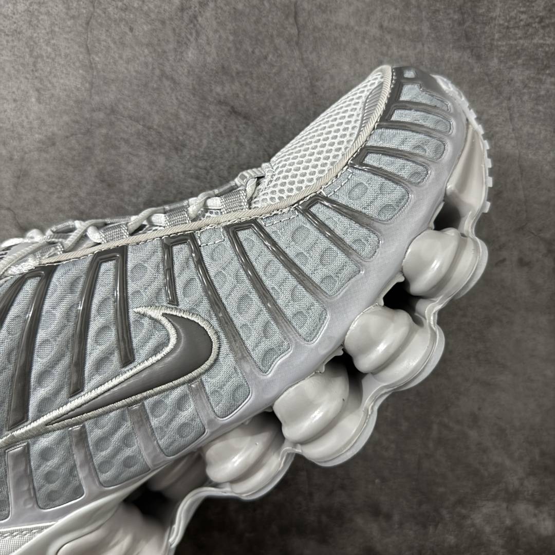 图片[6]-【Max纯原版】原版开发 Nike Shox TL系列 灰色 AV3595-015 NK Shox TL系列 复古舒适百搭防滑耐磨低邦柱形气垫休闲跑步鞋 鞋面采用了轻质化的材料打造，搭载鞋带系带系统以及鞋舌部分的特殊控制模块，科技感十足；采用透气纺织品和网眼鞋面与标志性的Nike Shox技术，同时提供更轻盈的感觉和大胆的外观；鞋身大面积采用织物与皮革材质拼接设计，搭配Dri-FITz透气网面，透气性拉满不闷脚。中底前掌搭载Air Max科技，后掌配置Shoxy缓震气柱，前掌气垫提供灵敏回弹，中底的气柱设计也很加分，外观上科技感十足；设计彰显个性，复古造型适配多种穿搭风格。 尺码：39 40 40.5 41 42 42.5 43 44 44.5 45 45.5 46 46.5 47.5-选品中心