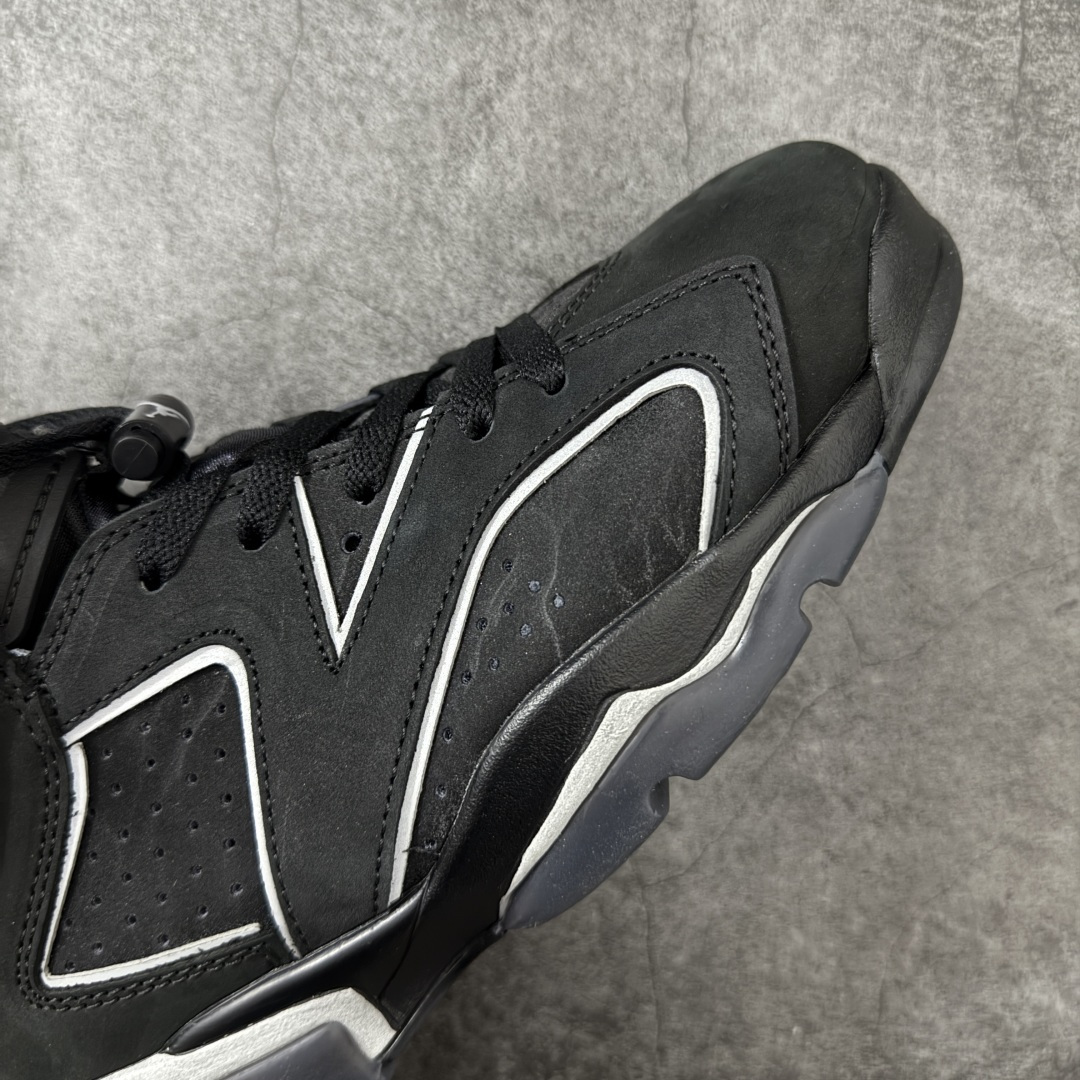 图片[6]-【外贸纯原版】Air Jordan 6 Retro \”Cap and Gown\” AJ6 乔6毕业主题 货号：IR2266-010 #鞋身采用黑色翻毛皮鞋面，辅以白色细节点缀，中底、鞋后跟贴片以及鞋面裁片与鞋带包边上的 3M 反光元素，在不破坏整体高级质感的前提下，为鞋款注入恰到好处的吸睛亮点。鞋后跟处的 “ Nike Air ” 经典标识，更让这款新作自带复古韵味。 尺码：40 40.5 41 42 42.5 43 44 44.5 45 46 47.5-选品中心