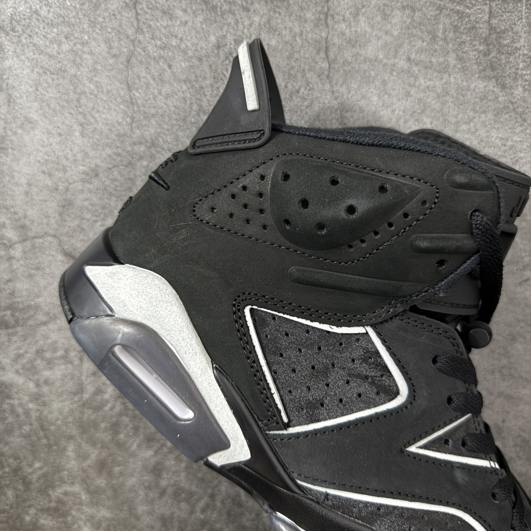 图片[7]-【外贸纯原版】Air Jordan 6 Retro \”Cap and Gown\” AJ6 乔6毕业主题 货号：IR2266-010 #鞋身采用黑色翻毛皮鞋面，辅以白色细节点缀，中底、鞋后跟贴片以及鞋面裁片与鞋带包边上的 3M 反光元素，在不破坏整体高级质感的前提下，为鞋款注入恰到好处的吸睛亮点。鞋后跟处的 “ Nike Air ” 经典标识，更让这款新作自带复古韵味。 尺码：40 40.5 41 42 42.5 43 44 44.5 45 46 47.5-选品中心