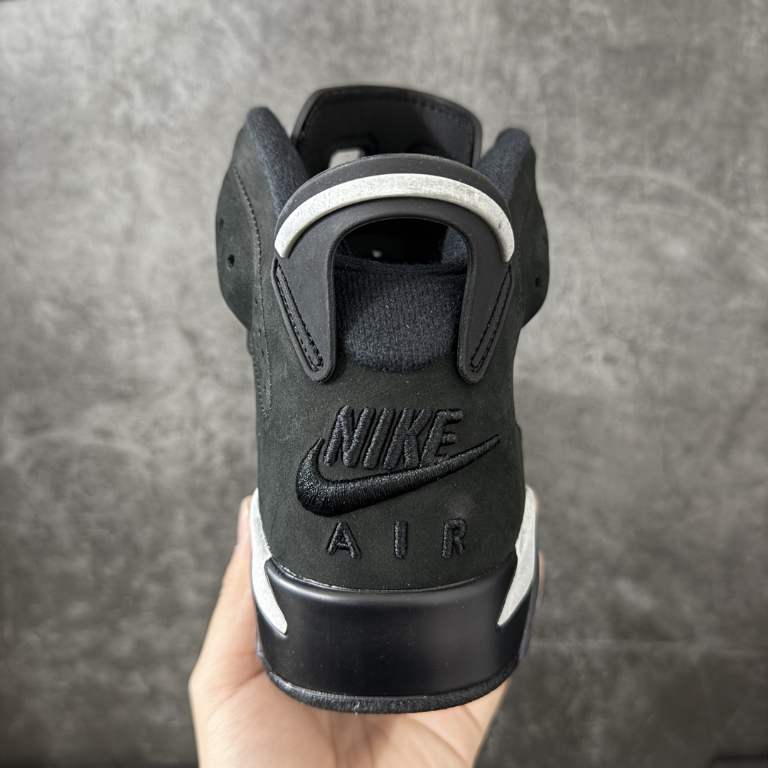图片[4]-【外贸纯原版】Air Jordan 6 Retro \”Cap and Gown\” AJ6 乔6毕业主题 货号：IR2266-010 #鞋身采用黑色翻毛皮鞋面，辅以白色细节点缀，中底、鞋后跟贴片以及鞋面裁片与鞋带包边上的 3M 反光元素，在不破坏整体高级质感的前提下，为鞋款注入恰到好处的吸睛亮点。鞋后跟处的 “ Nike Air ” 经典标识，更让这款新作自带复古韵味。 尺码：40 40.5 41 42 42.5 43 44 44.5 45 46 47.5-选品中心