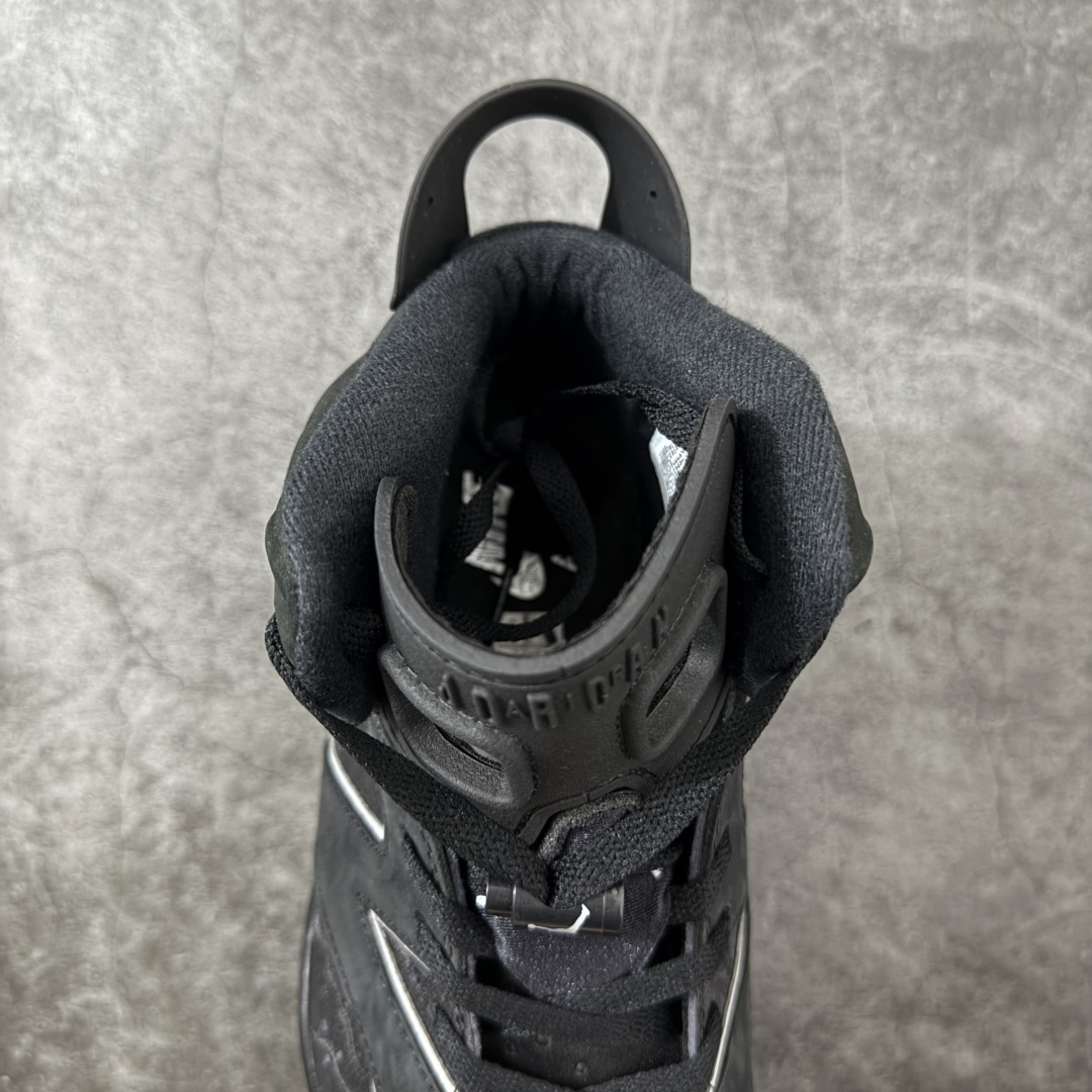 图片[8]-【外贸纯原版】Air Jordan 6 Retro \”Cap and Gown\” AJ6 乔6毕业主题 货号：IR2266-010 #鞋身采用黑色翻毛皮鞋面，辅以白色细节点缀，中底、鞋后跟贴片以及鞋面裁片与鞋带包边上的 3M 反光元素，在不破坏整体高级质感的前提下，为鞋款注入恰到好处的吸睛亮点。鞋后跟处的 “ Nike Air ” 经典标识，更让这款新作自带复古韵味。 尺码：40 40.5 41 42 42.5 43 44 44.5 45 46 47.5-选品中心