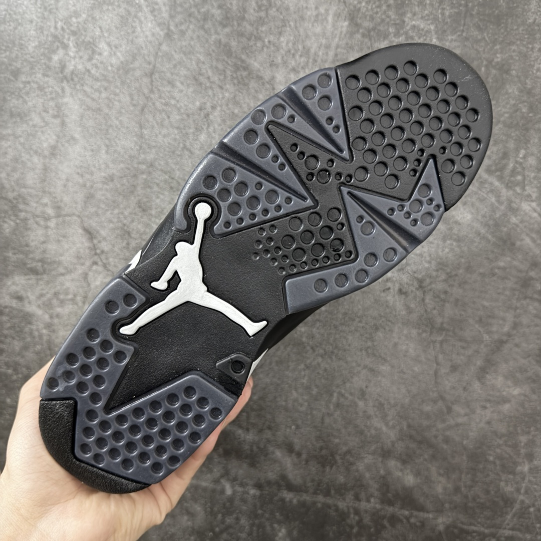 图片[9]-【外贸纯原版】Air Jordan 6 Retro \”Cap and Gown\” AJ6 乔6毕业主题 货号：IR2266-010 #鞋身采用黑色翻毛皮鞋面，辅以白色细节点缀，中底、鞋后跟贴片以及鞋面裁片与鞋带包边上的 3M 反光元素，在不破坏整体高级质感的前提下，为鞋款注入恰到好处的吸睛亮点。鞋后跟处的 “ Nike Air ” 经典标识，更让这款新作自带复古韵味。 尺码：40 40.5 41 42 42.5 43 44 44.5 45 46 47.5-选品中心