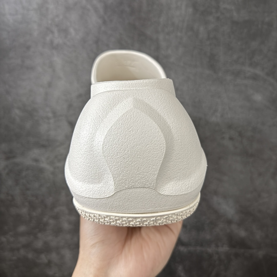 图片[4]-【广东纯原版本】SMFK Compass 浮雕一字厚底拖鞋 小众潮牌爆款 广东大厂出品 增高有7.5 9.5cm 运动拖鞋 原楦原纸原版数据开发版型 采用一体成型鞋身 鞋芯填充 鞋底贴合工艺 百搭的极简风国潮 势必大热 新作继承了诸多品牌制胜的流行元素 此款拖鞋非常轻便回弹性好 增高显瘦 上脚特别舒服 拥有无尽的搭配可能 它可与窄腿牛仔裤或迷你裙同穿 也能与印花连衣裙穿搭 原版橡胶发泡材质 一体成型HZ 尺码： 35 36 37 38 39 40-选品中心