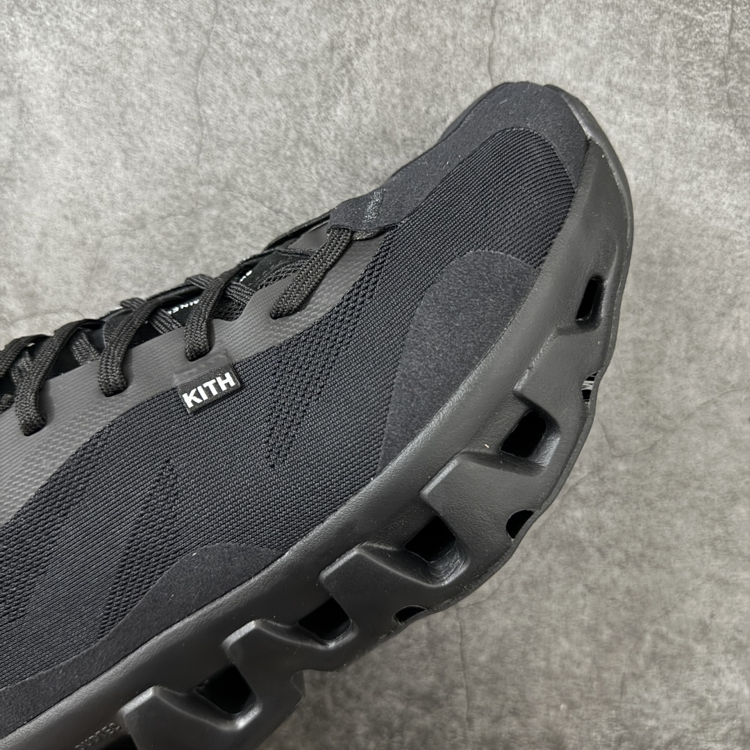 图片[6]-【公司级】On x KITH K-Tech 1 昂跑舒适贴合透气跑步鞋 黑色 四层组合大底 原数据开版 这款联名跑鞋采用透气网眼面料，轻盈贴合脚型，适合日常慢跑与城市通勤。设计简约百搭，兼具运动性能与潮流感，是追求舒适与风格的理想选择。 On昂跑x KITH K-Tech 1黑色跑步鞋，专为速度和日常训练打造。鞋面采用透气科技编织网布，搭配厚底设计，兼顾轻盈与支撑。搭载CloudTec缓震科技和Helion泡沫中底，提供舒适缓震脚感，外底饰有KITH标志性MONOgram纹路，抓地力与辨识度兼具。系带闭合系统确保贴合包裹，纯黑配色简约百搭，满足跑步性能与日常穿搭需求。 上脚轻盈透气，网布鞋面有效排湿散热，时间跑步脚部不闷汗。厚底设计配合中底科技，落地缓震明显，迈步回弹有力，适合中长距离训练。系带系统调节方便，包裹感适中不挤脚，日常穿着也能保持舒适。外底纹路抓地力稳定，湿滑路面表现尚可，整体兼顾性能与时尚，满足跑者对功能和颜值的双重需求。 尺码：36 37 38 39 40 41 42 43 44 45-选品中心
