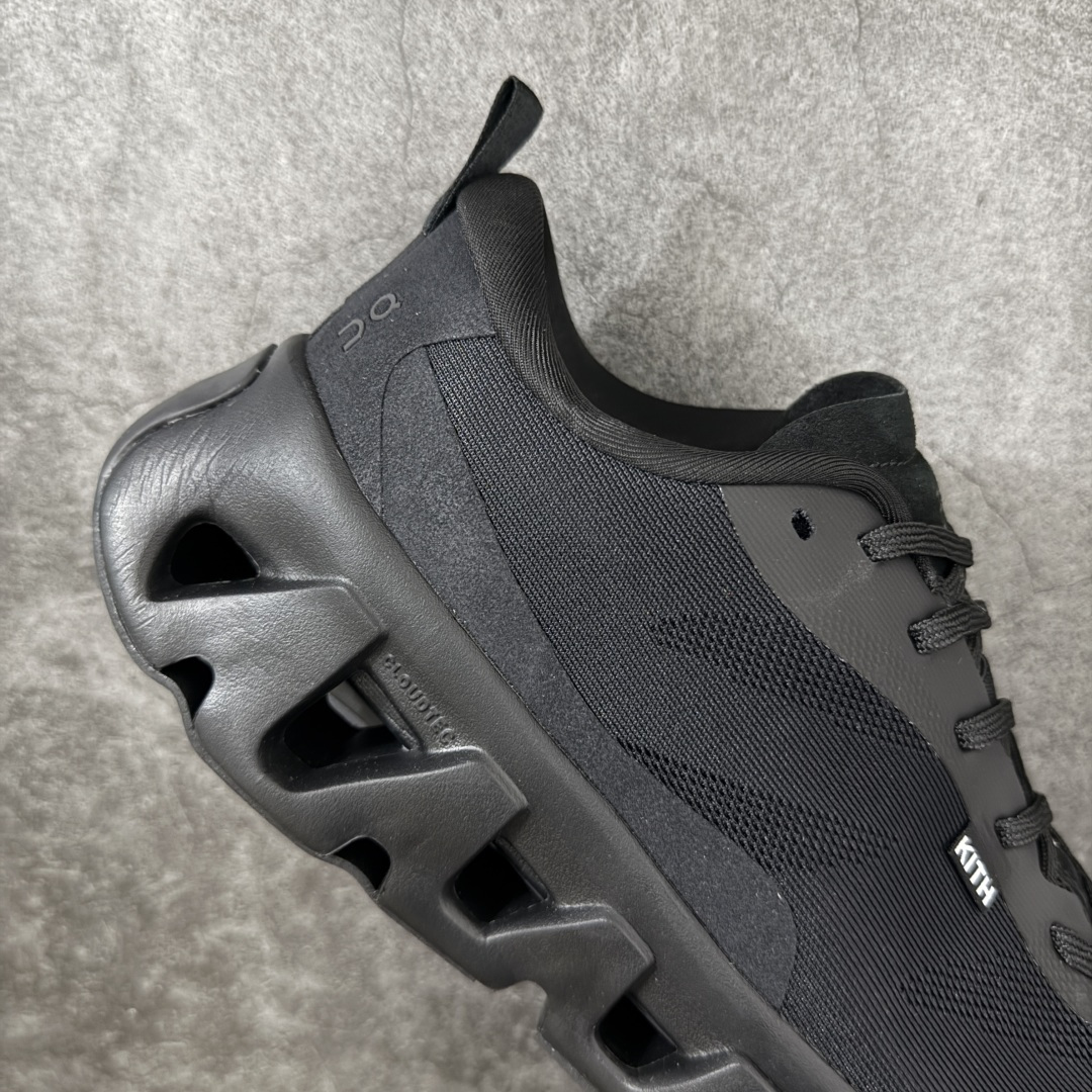 图片[7]-【公司级】On x KITH K-Tech 1 昂跑舒适贴合透气跑步鞋 黑色 四层组合大底 原数据开版 这款联名跑鞋采用透气网眼面料，轻盈贴合脚型，适合日常慢跑与城市通勤。设计简约百搭，兼具运动性能与潮流感，是追求舒适与风格的理想选择。 On昂跑x KITH K-Tech 1黑色跑步鞋，专为速度和日常训练打造。鞋面采用透气科技编织网布，搭配厚底设计，兼顾轻盈与支撑。搭载CloudTec缓震科技和Helion泡沫中底，提供舒适缓震脚感，外底饰有KITH标志性MONOgram纹路，抓地力与辨识度兼具。系带闭合系统确保贴合包裹，纯黑配色简约百搭，满足跑步性能与日常穿搭需求。 上脚轻盈透气，网布鞋面有效排湿散热，时间跑步脚部不闷汗。厚底设计配合中底科技，落地缓震明显，迈步回弹有力，适合中长距离训练。系带系统调节方便，包裹感适中不挤脚，日常穿着也能保持舒适。外底纹路抓地力稳定，湿滑路面表现尚可，整体兼顾性能与时尚，满足跑者对功能和颜值的双重需求。 尺码：36 37 38 39 40 41 42 43 44 45-选品中心