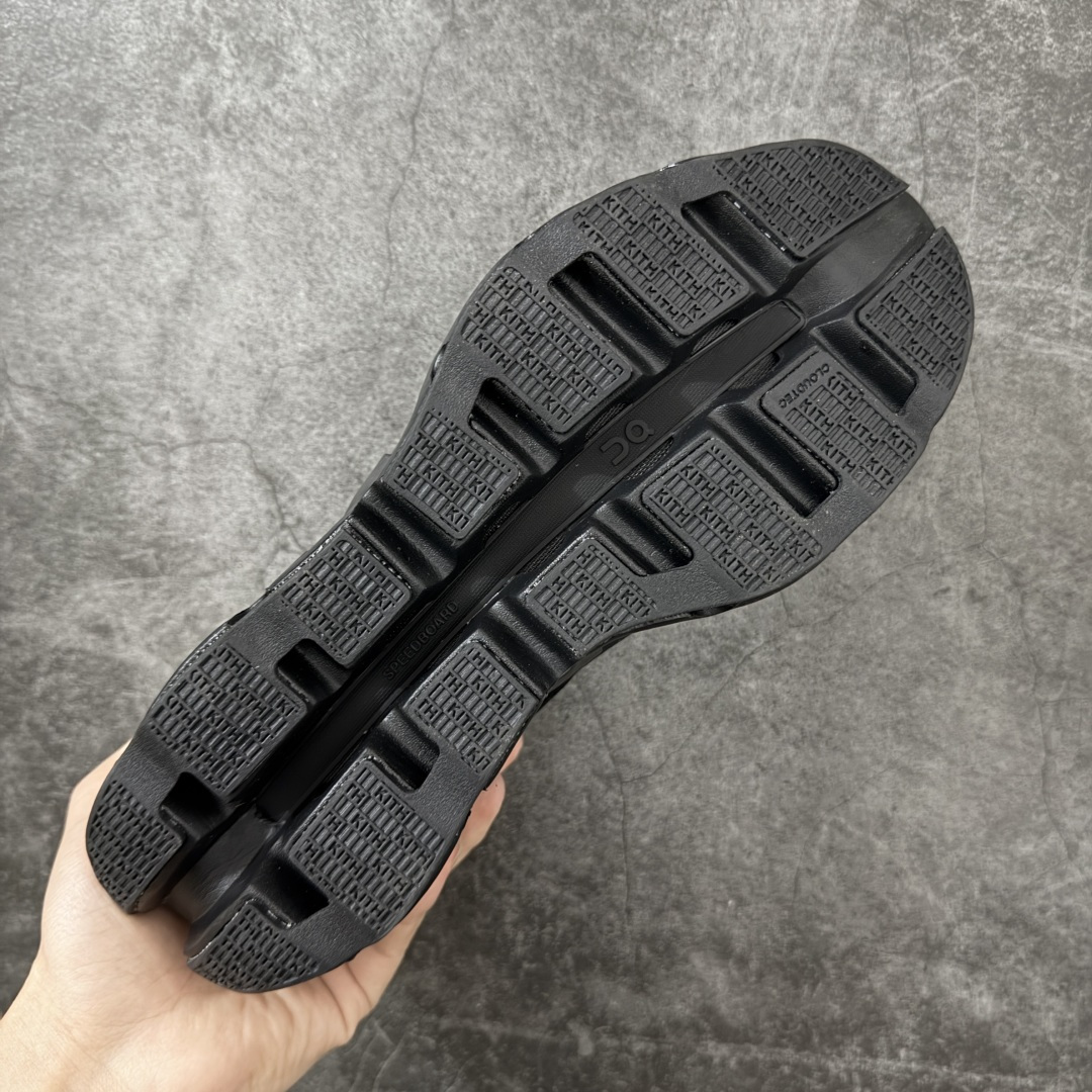 图片[9]-【公司级】On x KITH K-Tech 1 昂跑舒适贴合透气跑步鞋 黑色 四层组合大底 原数据开版 这款联名跑鞋采用透气网眼面料，轻盈贴合脚型，适合日常慢跑与城市通勤。设计简约百搭，兼具运动性能与潮流感，是追求舒适与风格的理想选择。 On昂跑x KITH K-Tech 1黑色跑步鞋，专为速度和日常训练打造。鞋面采用透气科技编织网布，搭配厚底设计，兼顾轻盈与支撑。搭载CloudTec缓震科技和Helion泡沫中底，提供舒适缓震脚感，外底饰有KITH标志性MONOgram纹路，抓地力与辨识度兼具。系带闭合系统确保贴合包裹，纯黑配色简约百搭，满足跑步性能与日常穿搭需求。 上脚轻盈透气，网布鞋面有效排湿散热，时间跑步脚部不闷汗。厚底设计配合中底科技，落地缓震明显，迈步回弹有力，适合中长距离训练。系带系统调节方便，包裹感适中不挤脚，日常穿着也能保持舒适。外底纹路抓地力稳定，湿滑路面表现尚可，整体兼顾性能与时尚，满足跑者对功能和颜值的双重需求。 尺码：36 37 38 39 40 41 42 43 44 45-选品中心