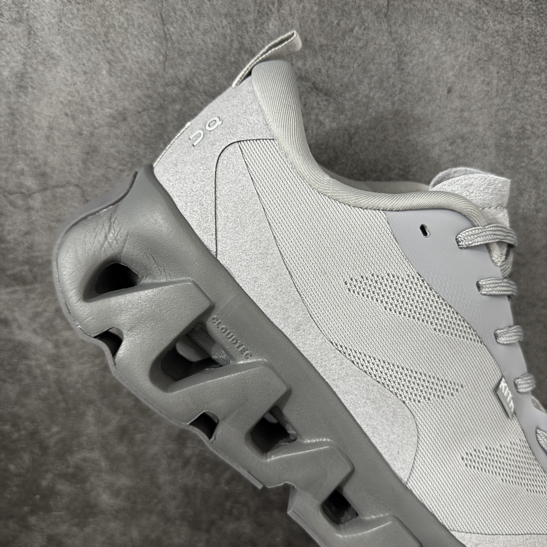 图片[7]-【公司级】On x KITH K-Tech 1 昂跑舒适贴合透气跑步鞋 黑色 四层组合大底 原数据开版 这款联名跑鞋采用透气网眼面料，轻盈贴合脚型，适合日常慢跑与城市通勤。设计简约百搭，兼具运动性能与潮流感，是追求舒适与风格的理想选择。 On昂跑x KITH K-Tech 1黑色跑步鞋，专为速度和日常训练打造。鞋面采用透气科技编织网布，搭配厚底设计，兼顾轻盈与支撑。搭载CloudTec缓震科技和Helion泡沫中底，提供舒适缓震脚感，外底饰有KITH标志性MONOgram纹路，抓地力与辨识度兼具。系带闭合系统确保贴合包裹，纯黑配色简约百搭，满足跑步性能与日常穿搭需求。 上脚轻盈透气，网布鞋面有效排湿散热，时间跑步脚部不闷汗。厚底设计配合中底科技，落地缓震明显，迈步回弹有力，适合中长距离训练。系带系统调节方便，包裹感适中不挤脚，日常穿着也能保持舒适。外底纹路抓地力稳定，湿滑路面表现尚可，整体兼顾性能与时尚，满足跑者对功能和颜值的双重需求。 尺码：36 37 38 39 40 41 42 43 44 45-选品中心