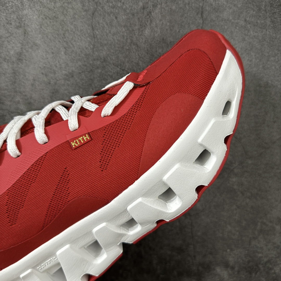 图片[6]-【公司级】On x KITH K-Tech 1 昂跑舒适贴合透气跑步鞋 黑色 四层组合大底 原数据开版 这款联名跑鞋采用透气网眼面料，轻盈贴合脚型，适合日常慢跑与城市通勤。设计简约百搭，兼具运动性能与潮流感，是追求舒适与风格的理想选择。 On昂跑x KITH K-Tech 1黑色跑步鞋，专为速度和日常训练打造。鞋面采用透气科技编织网布，搭配厚底设计，兼顾轻盈与支撑。搭载CloudTec缓震科技和Helion泡沫中底，提供舒适缓震脚感，外底饰有KITH标志性MONOgram纹路，抓地力与辨识度兼具。系带闭合系统确保贴合包裹，纯黑配色简约百搭，满足跑步性能与日常穿搭需求。 上脚轻盈透气，网布鞋面有效排湿散热，时间跑步脚部不闷汗。厚底设计配合中底科技，落地缓震明显，迈步回弹有力，适合中长距离训练。系带系统调节方便，包裹感适中不挤脚，日常穿着也能保持舒适。外底纹路抓地力稳定，湿滑路面表现尚可，整体兼顾性能与时尚，满足跑者对功能和颜值的双重需求。 尺码：36 37 38 39 40 41 42 43 44 45-选品中心
