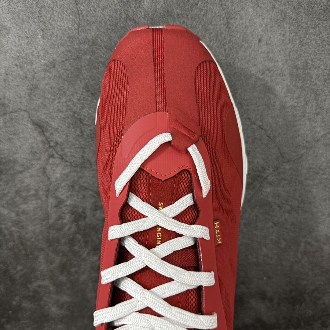 图片[5]-【公司级】On x KITH K-Tech 1 昂跑舒适贴合透气跑步鞋 黑色 四层组合大底 原数据开版 这款联名跑鞋采用透气网眼面料，轻盈贴合脚型，适合日常慢跑与城市通勤。设计简约百搭，兼具运动性能与潮流感，是追求舒适与风格的理想选择。 On昂跑x KITH K-Tech 1黑色跑步鞋，专为速度和日常训练打造。鞋面采用透气科技编织网布，搭配厚底设计，兼顾轻盈与支撑。搭载CloudTec缓震科技和Helion泡沫中底，提供舒适缓震脚感，外底饰有KITH标志性MONOgram纹路，抓地力与辨识度兼具。系带闭合系统确保贴合包裹，纯黑配色简约百搭，满足跑步性能与日常穿搭需求。 上脚轻盈透气，网布鞋面有效排湿散热，时间跑步脚部不闷汗。厚底设计配合中底科技，落地缓震明显，迈步回弹有力，适合中长距离训练。系带系统调节方便，包裹感适中不挤脚，日常穿着也能保持舒适。外底纹路抓地力稳定，湿滑路面表现尚可，整体兼顾性能与时尚，满足跑者对功能和颜值的双重需求。 尺码：36 37 38 39 40 41 42 43 44 45-选品中心