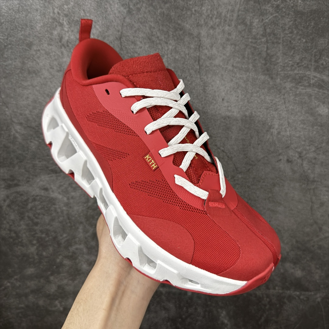 图片[3]-【公司级】On x KITH K-Tech 1 昂跑舒适贴合透气跑步鞋 黑色 四层组合大底 原数据开版 这款联名跑鞋采用透气网眼面料，轻盈贴合脚型，适合日常慢跑与城市通勤。设计简约百搭，兼具运动性能与潮流感，是追求舒适与风格的理想选择。 On昂跑x KITH K-Tech 1黑色跑步鞋，专为速度和日常训练打造。鞋面采用透气科技编织网布，搭配厚底设计，兼顾轻盈与支撑。搭载CloudTec缓震科技和Helion泡沫中底，提供舒适缓震脚感，外底饰有KITH标志性MONOgram纹路，抓地力与辨识度兼具。系带闭合系统确保贴合包裹，纯黑配色简约百搭，满足跑步性能与日常穿搭需求。 上脚轻盈透气，网布鞋面有效排湿散热，时间跑步脚部不闷汗。厚底设计配合中底科技，落地缓震明显，迈步回弹有力，适合中长距离训练。系带系统调节方便，包裹感适中不挤脚，日常穿着也能保持舒适。外底纹路抓地力稳定，湿滑路面表现尚可，整体兼顾性能与时尚，满足跑者对功能和颜值的双重需求。 尺码：36 37 38 39 40 41 42 43 44 45-选品中心