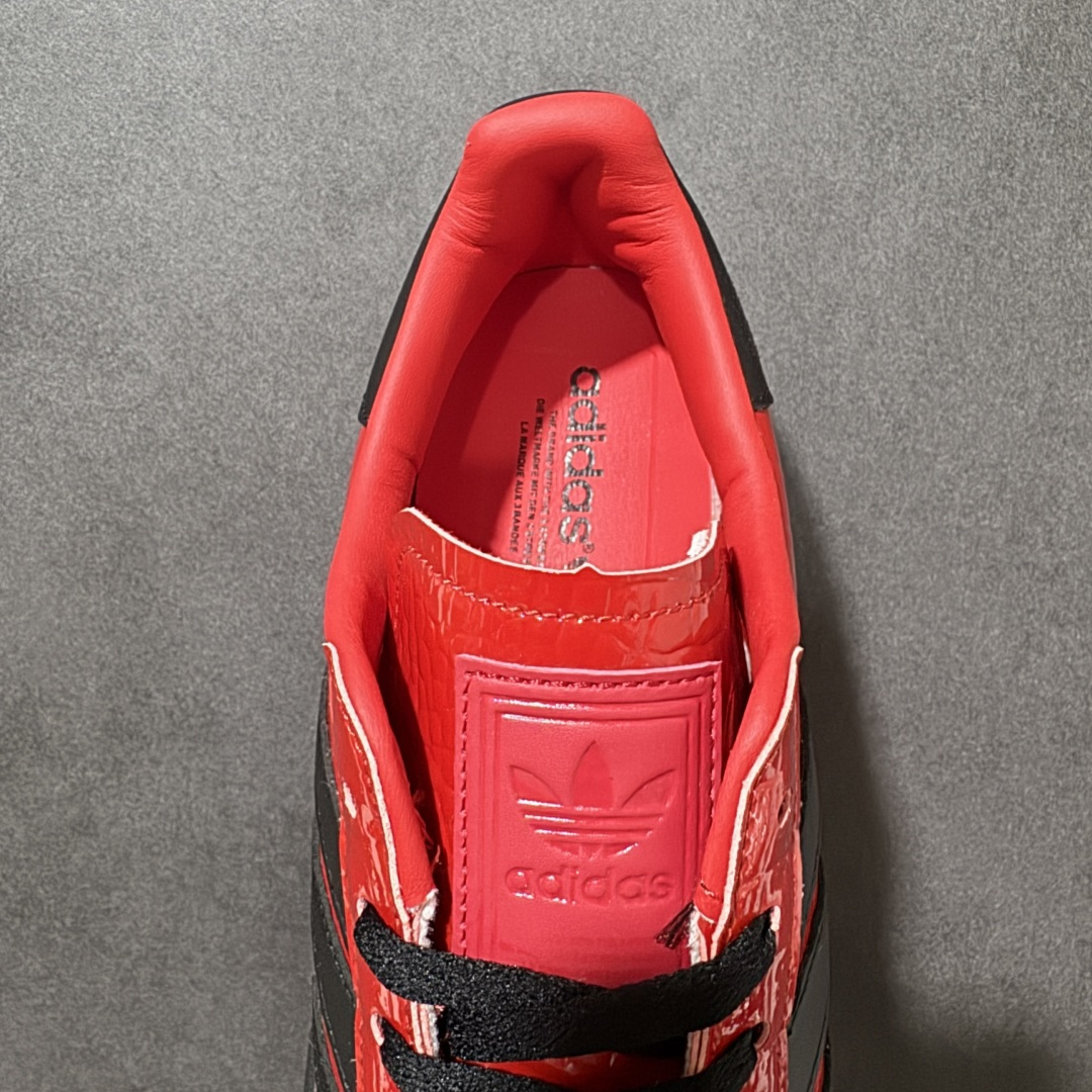 图片[6]-【公司级】阿迪达斯 ADIDAS SUPERSTAR 2026年新款鞋子 蛇年新款经典贝壳头系列 新款休闲板鞋潮流男女士运动鞋 。漆面鞋面柔软皮革拼接材质 标志性的贝壳鞋头，简约的线条。就连版型和比例，都在向1982年的鞋款致敬。可谓“形神兼备”的复刻。无论在哪，无论去哪，你或许都需要这样一双既舒适又时尚的鞋。1970年问世于篮球场的adidas Superstar，集舒适与时尚于一身。这款经典鞋，缀低调图案，灵感源自公共交通地图。设计简约，旨在伴你出行。心动不如行动，系好鞋带，出发吧。 货号：HQ9302 尺码：35-45含半码-选品中心