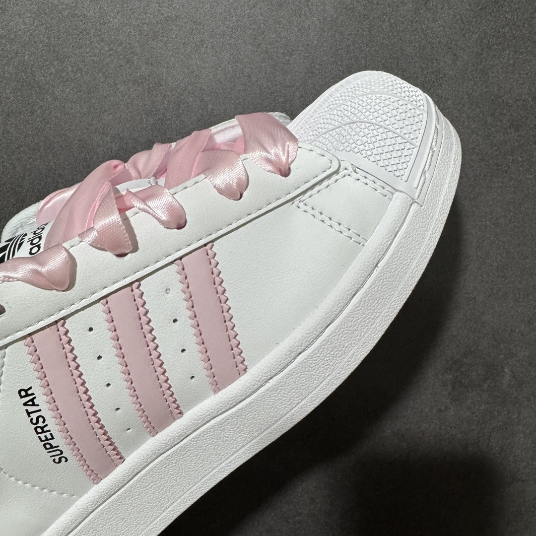 图片[5]-【GX版本】AD Originals Superstar 经典复古贝壳头板鞋 JH9976 诞生于1969年 是第一双将全皮面鞋 身与橡胶鞋头结合在一起的低帮篮球鞋 Superstar最开始 是作为高帮篮球鞋Pro Model的低帮版本而出现的 但因为其独特和醒目的橡胶鞋头造型而让大家熟知 被大家形象地称为\”shelltoe\”贝壳头 在70年代的美国职业篮球场上 接近3/4的NBA球员都将这双Superstar作为场上用鞋 80年代之后 经过不断的改良和发展 Superstar逐渐成为横跨时装、音乐、街头文化、休闲和运动等各大领域的时尚潮鞋 尺码：35-40-选品中心