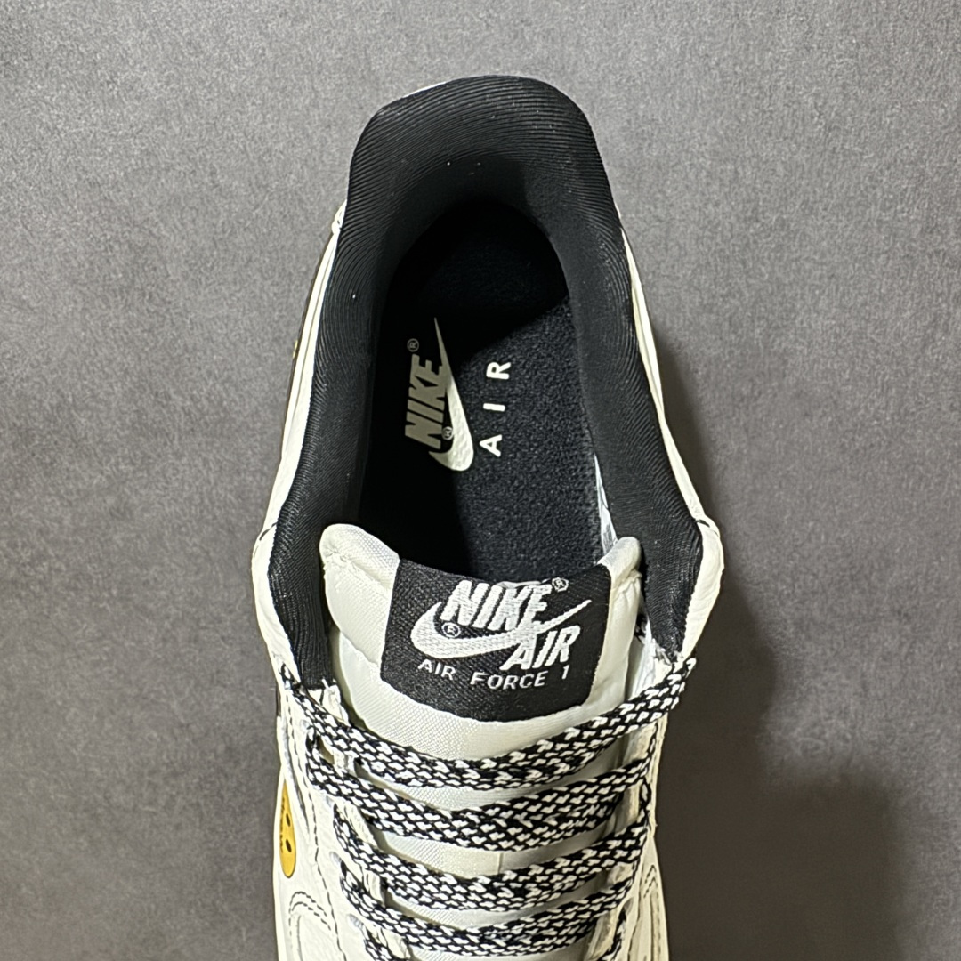 图片[6]-【定制版】Drew House × Nike Air Force 1 联名款 把笑脸和街头感焊在鞋上！米白基底+黑红撞色，鞋身涂鸦「DREW」字母与标志性笑脸印花，自带贾斯汀·比伯同款潮感。经典空军一号版型，软皮耐造，黑白棋盘格鞋带+红黑格纹鞋盒，上脚就是行走的潮流名片，甜酷少年感拉满～ 货号：KD1688-008 尺码：36 36.5 37.5 38 38.5 39 40 40.5 41 42 42.5 43 44 44.5 45-选品中心