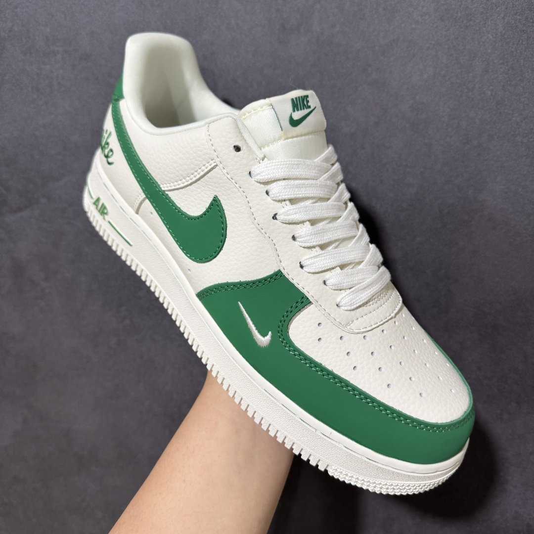 图片[3]-【定制版】Nike Air Force 1 高端定制 \”抹茶奶绿\”以米白为底，墨绿勾勒轮廓。荔枝纹+深绿Swoosh，像一杯冰爽的抹茶拿铁，温柔又清爽。经典Air缓震中底，舒适与颜值并存。 极简线条+复古细节，适配所有风格，越简单越高级。 货号： FV3694-111 尺码： 36-45-选品中心