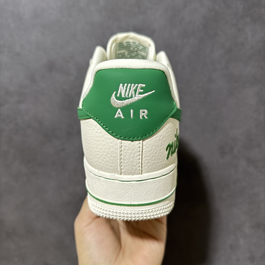图片[4]-【定制版】Nike Air Force 1 高端定制 \”抹茶奶绿\”以米白为底，墨绿勾勒轮廓。荔枝纹+深绿Swoosh，像一杯冰爽的抹茶拿铁，温柔又清爽。经典Air缓震中底，舒适与颜值并存。 极简线条+复古细节，适配所有风格，越简单越高级。 货号： FV3694-111 尺码： 36-45-选品中心