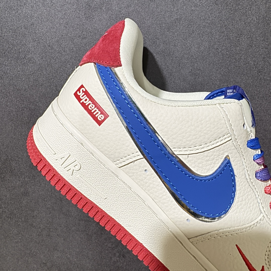 图片[8]-【定制版】潮鞋炸场，气场拉满！Nike Air Force 1 Low（Supreme联名）空军一号 爆款高端定制 米白荔枝纹碰撞蓝红撞色，渐变彩鞋带+金属挂饰细节拉满，后跟红标辨识度拉满。上脚就是街头焦点，美式复古与潮流态度一键拿捏。定制鞋盒 超高清洁度 细节完美 货号：BK1916-007 尺码：36 36.5 37.5 38 38.5 39 40 40.5 41 42 42.5 43 44 44.5 45-选品中心