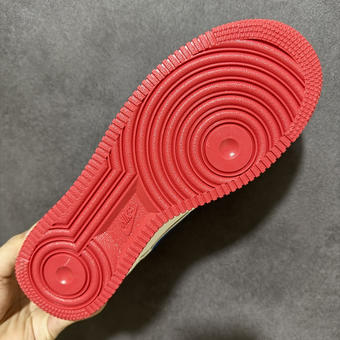 图片[9]-【定制版】潮鞋炸场，气场拉满！Nike Air Force 1 Low（Supreme联名）空军一号 爆款高端定制 米白荔枝纹碰撞蓝红撞色，渐变彩鞋带+金属挂饰细节拉满，后跟红标辨识度拉满。上脚就是街头焦点，美式复古与潮流态度一键拿捏。定制鞋盒 超高清洁度 细节完美 货号：BK1916-007 尺码：36 36.5 37.5 38 38.5 39 40 40.5 41 42 42.5 43 44 44.5 45-选品中心