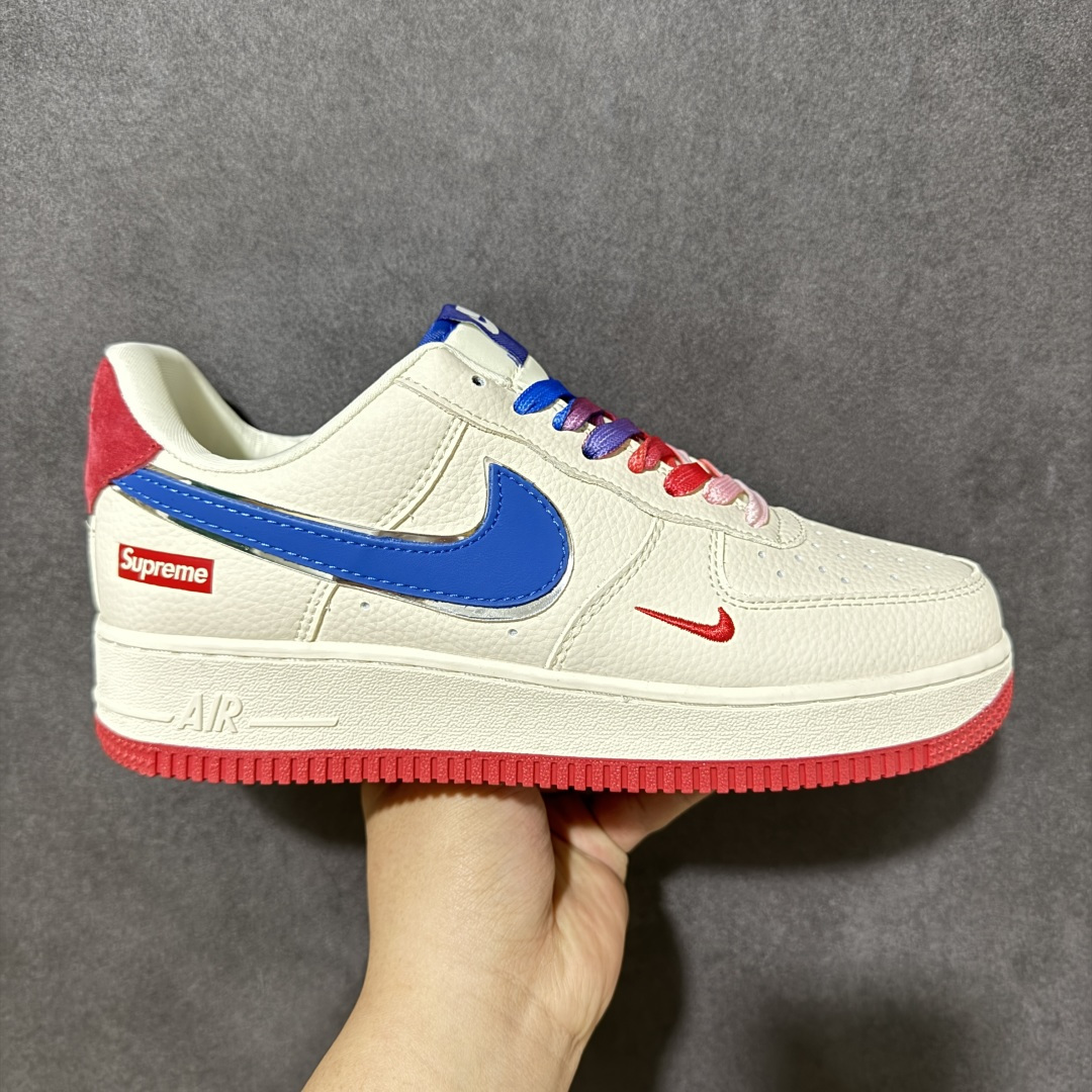 【定制版】潮鞋炸场，气场拉满！Nike Air Force 1 Low（Supreme联名）空军一号 爆款高端定制 米白荔枝纹碰撞蓝红撞色，渐变彩鞋带+金属挂饰细节拉满，后跟红标辨识度拉满。上脚就是街头焦点，美式复古与潮流态度一键拿捏。定制鞋盒 超高清洁度 细节完美 货号：BK1916-007 尺码：36 36.5 37.5 38 38.5 39 40 40.5 41 42 42.5 43 44 44.5 45-选品中心