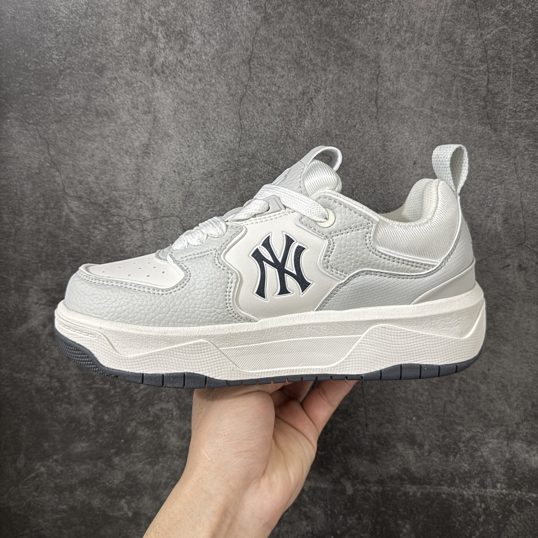 图片[2]-【纯原升级版】韩国洋基队NY大标潮流老爹鞋 MLB小白鞋市面上唯一顶级纯原版本 原材料打造 原楦原档案数据开发版型 完美鞋头弧度/后套收口效果🆚市面文案版本‼️ 原厂立体填充鞋舌海绵 中底注胶孔原数据开发模具大底 原厂转印标 保证不掉字 内增高6cm 原厂1：1模具开发 原厂进口纳米材质 原厂 全套手提袋 原盒雷射防伪标包装 天猫订单品质 官网尺码35-45-选品中心