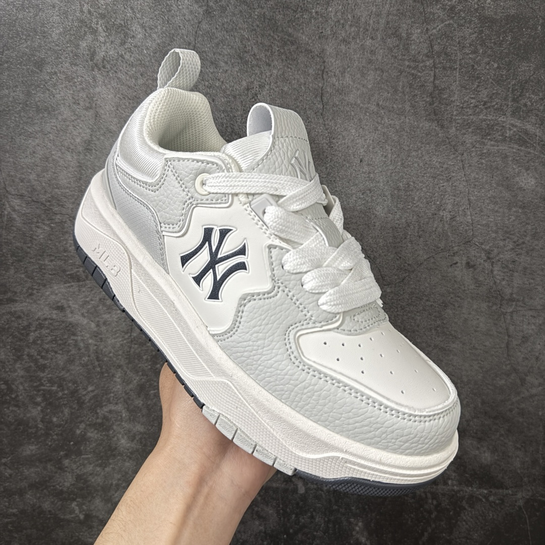 图片[3]-【纯原升级版】韩国洋基队NY大标潮流老爹鞋 MLB小白鞋市面上唯一顶级纯原版本 原材料打造 原楦原档案数据开发版型 完美鞋头弧度/后套收口效果🆚市面文案版本‼️ 原厂立体填充鞋舌海绵 中底注胶孔原数据开发模具大底 原厂转印标 保证不掉字 内增高6cm 原厂1：1模具开发 原厂进口纳米材质 原厂 全套手提袋 原盒雷射防伪标包装 天猫订单品质 官网尺码35-45-选品中心
