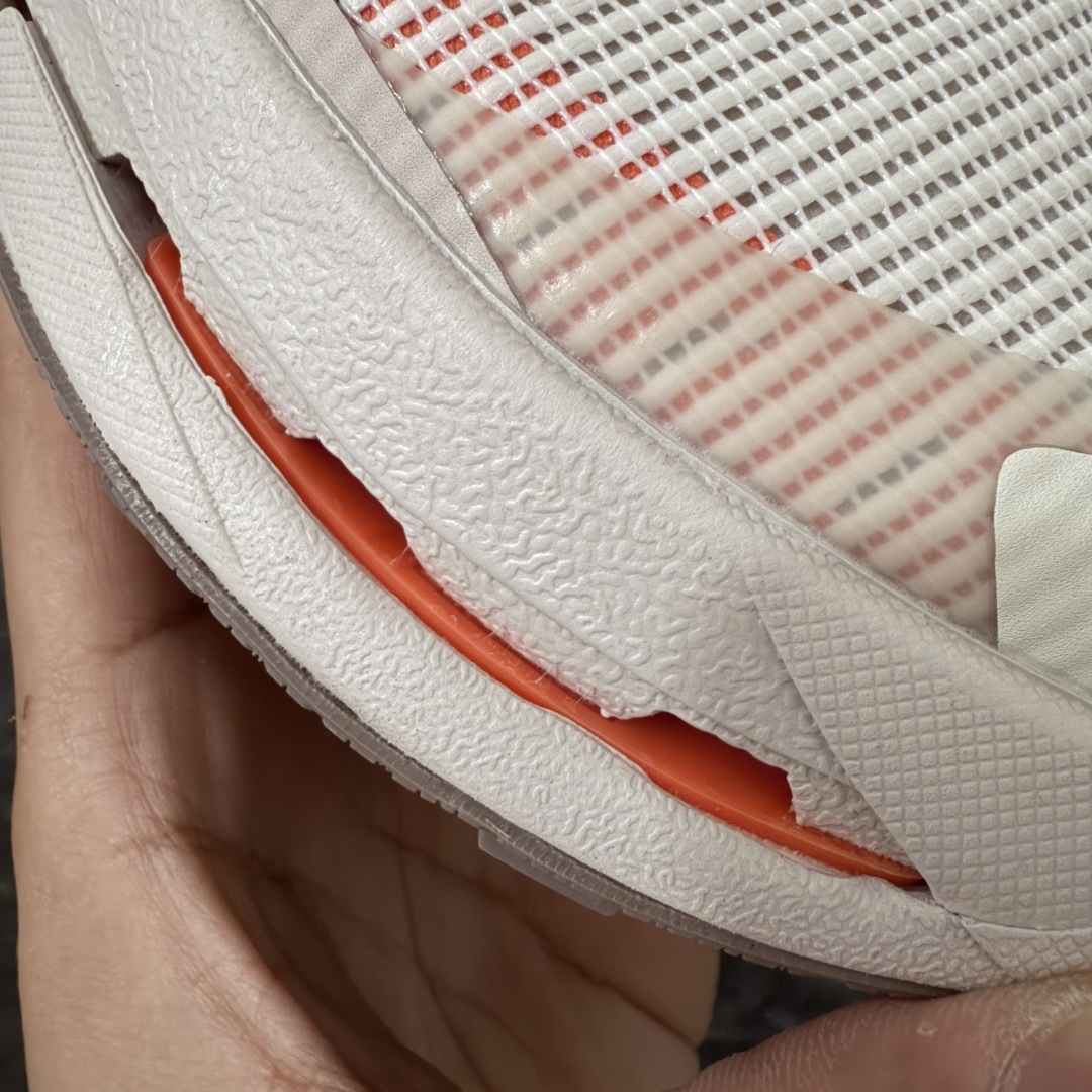 图片[5]-【T1版本】On Cloudultra 3昂跑 舒适百搭减震回弹 低帮跑步鞋 全新版本 重新定义昂跑标杆水准 ＃独家原厂档案开发私模大底【棱角分明】 ＃独家定制原厂面料 区别市场通货批次 此运动品牌 开创于2010年 缓震着陆、强效回弹、轻柔质感的设计构思始终是ON研制关键 与此同时基于“为全球提供革新性的跑步感受”信念 陆续推出了多款跑鞋及其以专业运动人体跑步工程学为设计关键的功能性跑步服饰设备 让跑者不费力气地畅快畅跑 尺码：36-45-选品中心