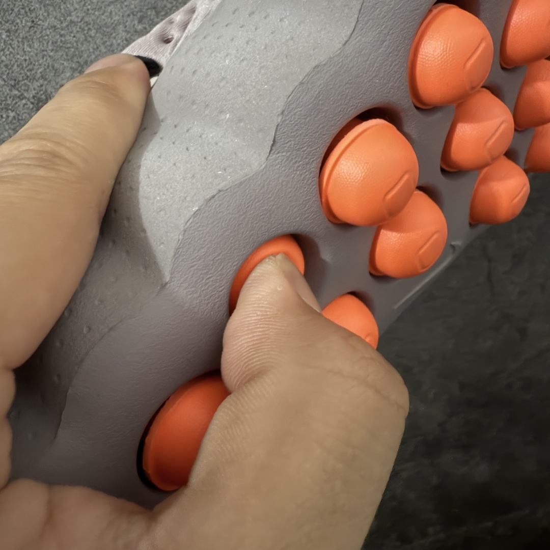 图片[9]-【纯原神版】NK Mind 002 黑科技足底按摩舒适贴合训练鞋 黑色 HQ4310-200 目前市场最正确版 顶级版本 正确细节 1：1标配组合底 MD软底 分区按摩 超高清洁度 按摩功能效果同步原版 区别市场通货 Mind 002 从神经科学中汲取灵感，打造出一款不仅外观独特，更能为穿着者带来别样感知体验的球鞋，此次新作将继续延续此核心方向。历时十年打磨的 Mind 系列，承载着 Nike 对未来鞋款的愿景呈现。系列中的每双鞋，外底均由 22 个独立泡沫结节构成，旨在模拟赤足般的体验。这些结节N通过与足底感官感受器的相互作用，从而促进人体的自然步态。 尺码：35.5 36 36.5 37.5 38 38.5 39 40-选品中心