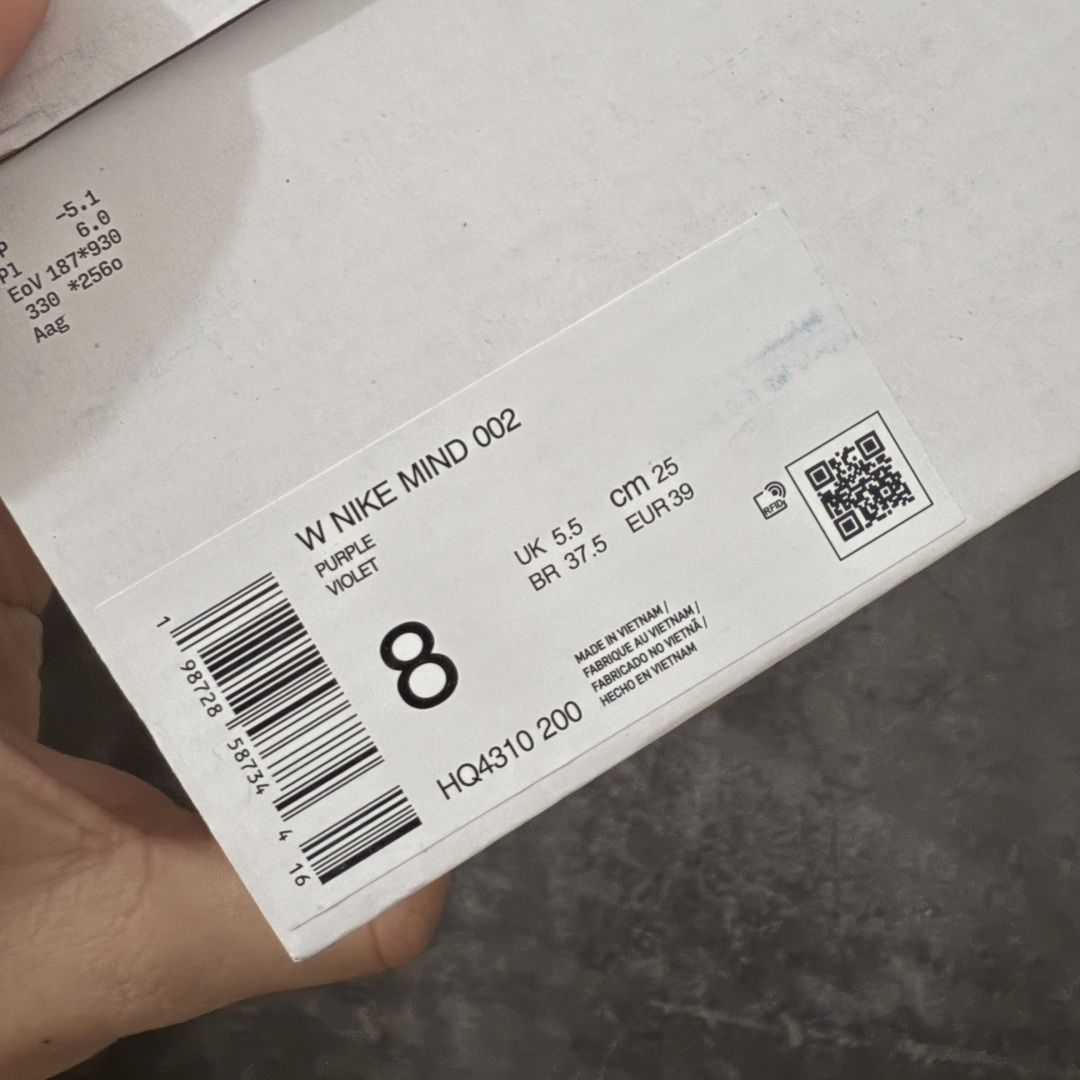图片[10]-【纯原神版】NK Mind 002 黑科技足底按摩舒适贴合训练鞋 黑色 HQ4310-200 目前市场最正确版 顶级版本 正确细节 1：1标配组合底 MD软底 分区按摩 超高清洁度 按摩功能效果同步原版 区别市场通货 Mind 002 从神经科学中汲取灵感，打造出一款不仅外观独特，更能为穿着者带来别样感知体验的球鞋，此次新作将继续延续此核心方向。历时十年打磨的 Mind 系列，承载着 Nike 对未来鞋款的愿景呈现。系列中的每双鞋，外底均由 22 个独立泡沫结节构成，旨在模拟赤足般的体验。这些结节N通过与足底感官感受器的相互作用，从而促进人体的自然步态。 尺码：35.5 36 36.5 37.5 38 38.5 39 40-选品中心