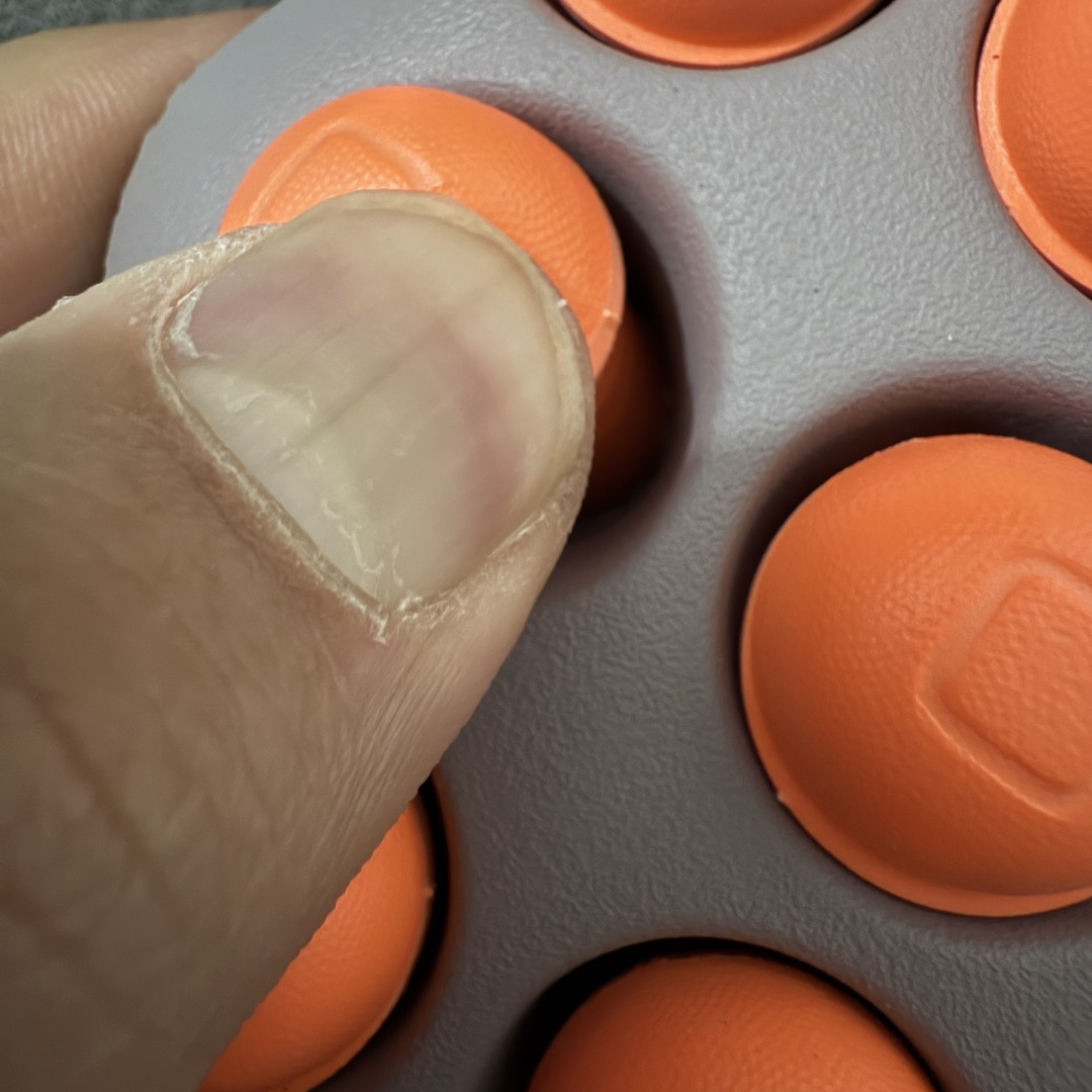 图片[8]-【纯原神版】NK Mind 002 黑科技足底按摩舒适贴合训练鞋 黑色 HQ4310-200 目前市场最正确版 顶级版本 正确细节 1：1标配组合底 MD软底 分区按摩 超高清洁度 按摩功能效果同步原版 区别市场通货 Mind 002 从神经科学中汲取灵感，打造出一款不仅外观独特，更能为穿着者带来别样感知体验的球鞋，此次新作将继续延续此核心方向。历时十年打磨的 Mind 系列，承载着 Nike 对未来鞋款的愿景呈现。系列中的每双鞋，外底均由 22 个独立泡沫结节构成，旨在模拟赤足般的体验。这些结节N通过与足底感官感受器的相互作用，从而促进人体的自然步态。 尺码：35.5 36 36.5 37.5 38 38.5 39 40-选品中心