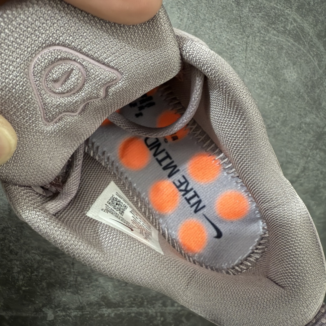 图片[6]-【纯原神版】NK Mind 002 黑科技足底按摩舒适贴合训练鞋 黑色 HQ4310-200 目前市场最正确版 顶级版本 正确细节 1：1标配组合底 MD软底 分区按摩 超高清洁度 按摩功能效果同步原版 区别市场通货 Mind 002 从神经科学中汲取灵感，打造出一款不仅外观独特，更能为穿着者带来别样感知体验的球鞋，此次新作将继续延续此核心方向。历时十年打磨的 Mind 系列，承载着 Nike 对未来鞋款的愿景呈现。系列中的每双鞋，外底均由 22 个独立泡沫结节构成，旨在模拟赤足般的体验。这些结节N通过与足底感官感受器的相互作用，从而促进人体的自然步态。 尺码：35.5 36 36.5 37.5 38 38.5 39 40-选品中心