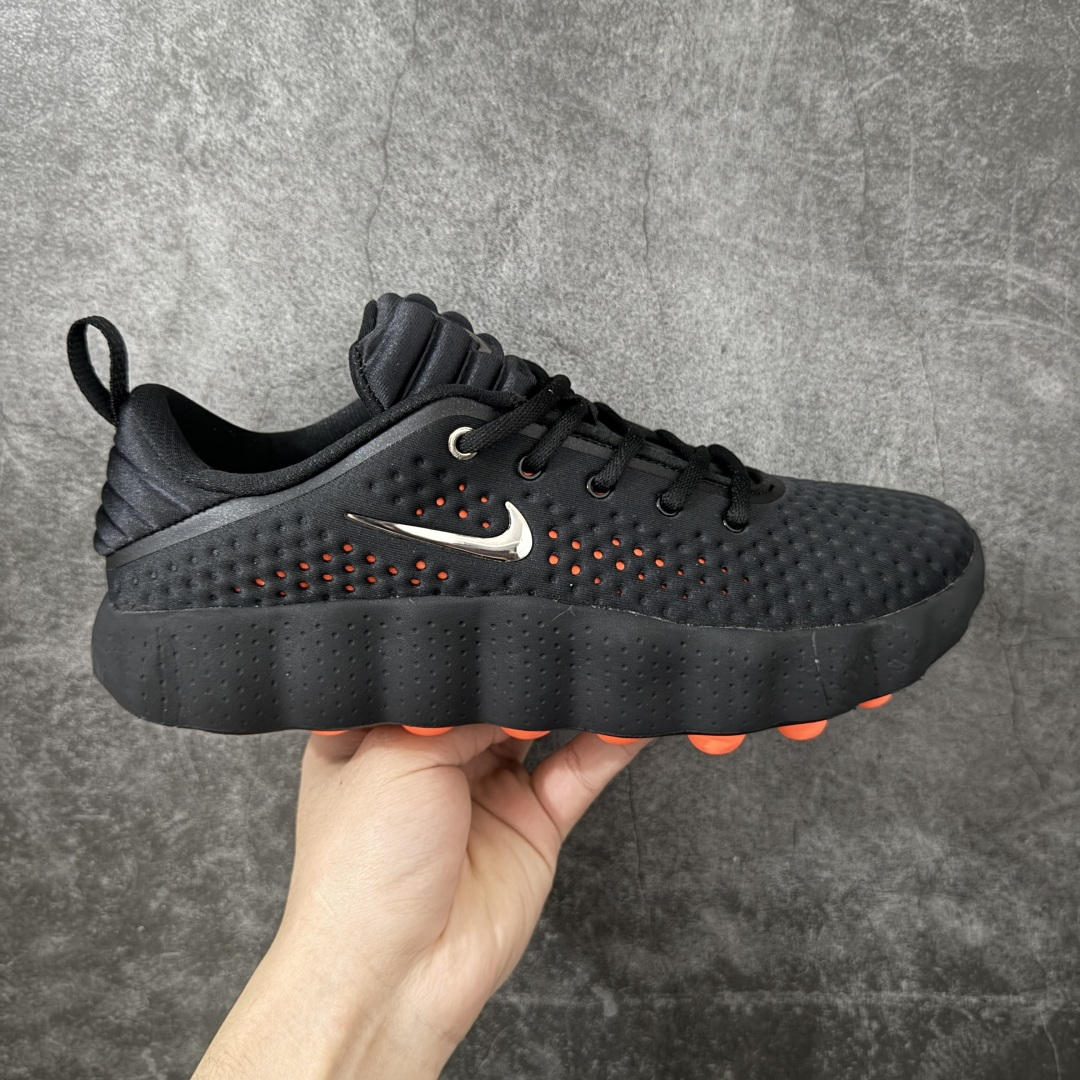【纯原神版】NK Mind 002 黑科技足底按摩舒适贴合训练鞋 黑色 HQ4308-001 目前市场最正确版 顶级版本 正确细节 1：1标配组合底 MD软底 分区按摩 超高清洁度 按摩功能效果同步原版 区别市场通货 Mind 002 从神经科学中汲取灵感，打造出一款不仅外观独特，更能为穿着者带来别样感知体验的球鞋，此次新作将继续延续此核心方向。历时十年打磨的 Mind 系列，承载着 Nike 对未来鞋款的愿景呈现。系列中的每双鞋，外底均由 22 个独立泡沫结节构成，旨在模拟赤足般的体验。这些结节N通过与足底感官感受器的相互作用，从而促进人体的自然步态。 尺码：35.5 36 36.5 37.5 38 38.5 39 40 40.5 41 42 42.5 43 44 44.5 45-选品中心