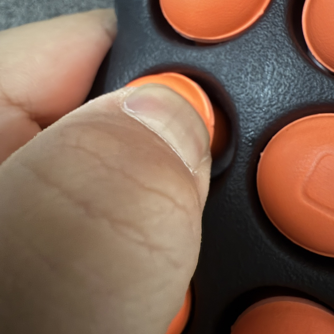 图片[8]-【纯原神版】NK Mind 002 黑科技足底按摩舒适贴合训练鞋 黑色 HQ4308-001 目前市场最正确版 顶级版本 正确细节 1：1标配组合底 MD软底 分区按摩 超高清洁度 按摩功能效果同步原版 区别市场通货 Mind 002 从神经科学中汲取灵感，打造出一款不仅外观独特，更能为穿着者带来别样感知体验的球鞋，此次新作将继续延续此核心方向。历时十年打磨的 Mind 系列，承载着 Nike 对未来鞋款的愿景呈现。系列中的每双鞋，外底均由 22 个独立泡沫结节构成，旨在模拟赤足般的体验。这些结节N通过与足底感官感受器的相互作用，从而促进人体的自然步态。 尺码：35.5 36 36.5 37.5 38 38.5 39 40 40.5 41 42 42.5 43 44 44.5 45-选品中心