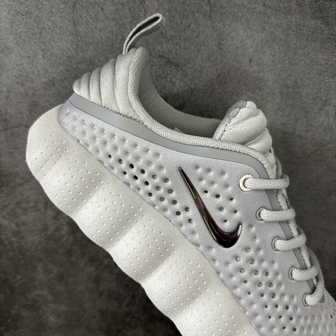 图片[7]-【纯原神版】NK Mind 002 黑科技足底按摩舒适贴合训练鞋 灰色 HQ4308-003 目前市场最正确版 顶级版本 正确细节 1：1标配组合底 MD软底 分区按摩 超高清洁度 按摩功能效果同步原版 区别市场通货 Mind 002 从神经科学中汲取灵感，打造出一款不仅外观独特，更能为穿着者带来别样感知体验的球鞋，此次新作将继续延续此核心方向。历时十年打磨的 Mind 系列，承载着 Nike 对未来鞋款的愿景呈现。系列中的每双鞋，外底均由 22 个独立泡沫结节构成，旨在模拟赤足般的体验。这些结节N通过与足底感官感受器的相互作用，从而促进人体的自然步态。 尺码：35.5 36 36.5 37.5 38 38.5 39 40 40.5 41 42 42.5 43 44 44.5 45-选品中心