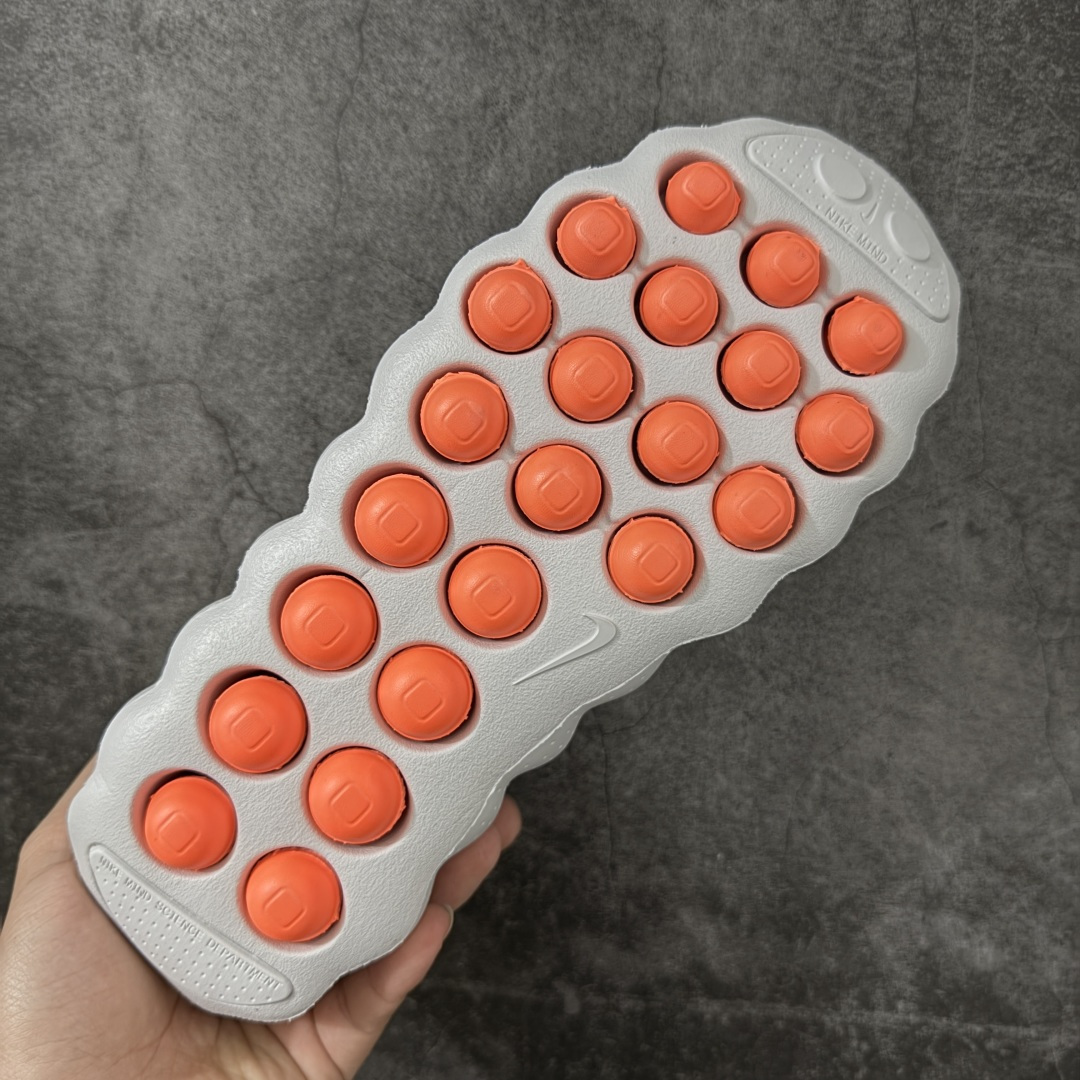 图片[9]-【纯原神版】NK Mind 002 黑科技足底按摩舒适贴合训练鞋 灰色 HQ4308-003 目前市场最正确版 顶级版本 正确细节 1：1标配组合底 MD软底 分区按摩 超高清洁度 按摩功能效果同步原版 区别市场通货 Mind 002 从神经科学中汲取灵感，打造出一款不仅外观独特，更能为穿着者带来别样感知体验的球鞋，此次新作将继续延续此核心方向。历时十年打磨的 Mind 系列，承载着 Nike 对未来鞋款的愿景呈现。系列中的每双鞋，外底均由 22 个独立泡沫结节构成，旨在模拟赤足般的体验。这些结节N通过与足底感官感受器的相互作用，从而促进人体的自然步态。 尺码：35.5 36 36.5 37.5 38 38.5 39 40 40.5 41 42 42.5 43 44 44.5 45-选品中心