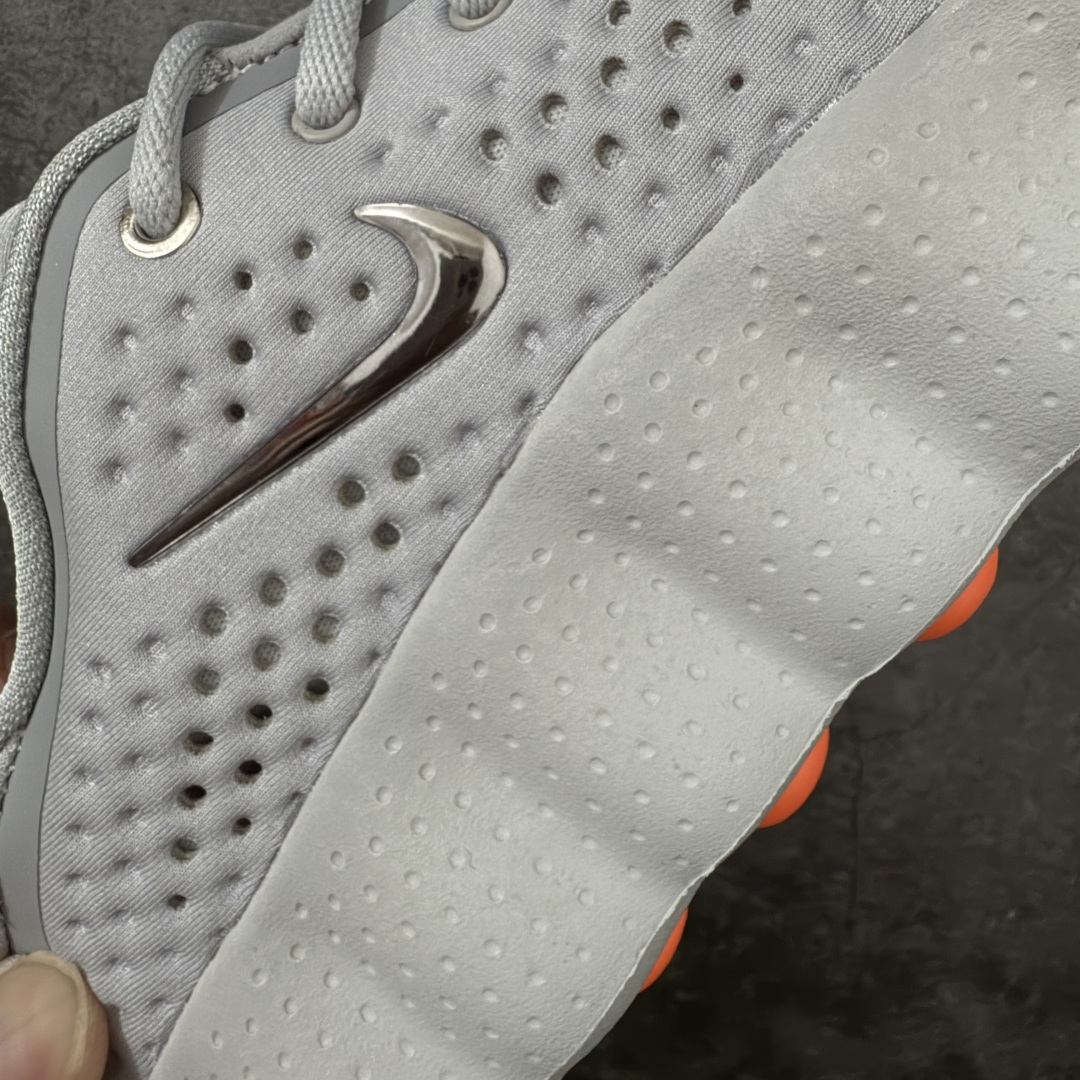 图片[3]-【纯原神版】NK Mind 002 黑科技足底按摩舒适贴合训练鞋 灰色 HQ4308-003 目前市场最正确版 顶级版本 正确细节 1：1标配组合底 MD软底 分区按摩 超高清洁度 按摩功能效果同步原版 区别市场通货 Mind 002 从神经科学中汲取灵感，打造出一款不仅外观独特，更能为穿着者带来别样感知体验的球鞋，此次新作将继续延续此核心方向。历时十年打磨的 Mind 系列，承载着 Nike 对未来鞋款的愿景呈现。系列中的每双鞋，外底均由 22 个独立泡沫结节构成，旨在模拟赤足般的体验。这些结节N通过与足底感官感受器的相互作用，从而促进人体的自然步态。 尺码：35.5 36 36.5 37.5 38 38.5 39 40 40.5 41 42 42.5 43 44 44.5 45-选品中心