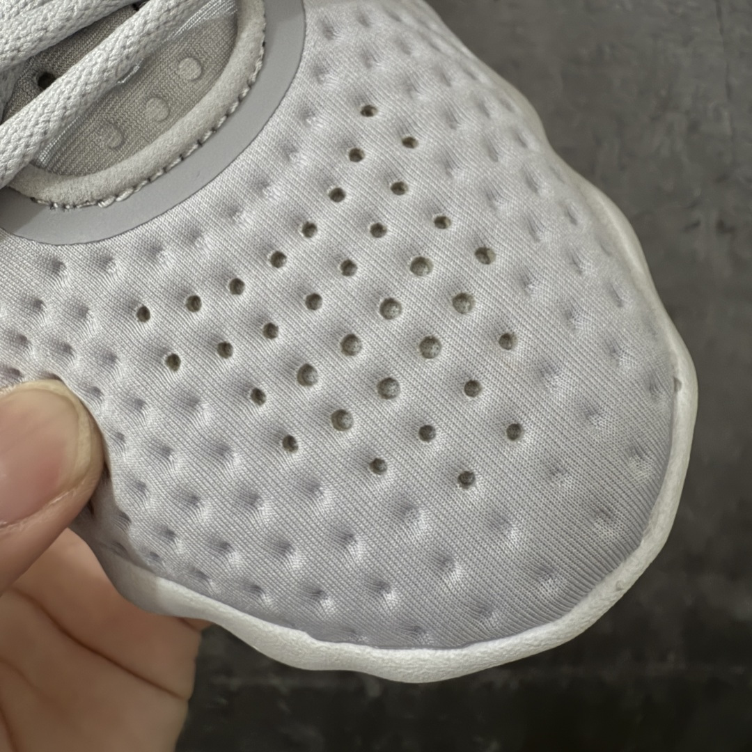 图片[4]-【纯原神版】NK Mind 002 黑科技足底按摩舒适贴合训练鞋 灰色 HQ4308-003 目前市场最正确版 顶级版本 正确细节 1：1标配组合底 MD软底 分区按摩 超高清洁度 按摩功能效果同步原版 区别市场通货 Mind 002 从神经科学中汲取灵感，打造出一款不仅外观独特，更能为穿着者带来别样感知体验的球鞋，此次新作将继续延续此核心方向。历时十年打磨的 Mind 系列，承载着 Nike 对未来鞋款的愿景呈现。系列中的每双鞋，外底均由 22 个独立泡沫结节构成，旨在模拟赤足般的体验。这些结节N通过与足底感官感受器的相互作用，从而促进人体的自然步态。 尺码：35.5 36 36.5 37.5 38 38.5 39 40 40.5 41 42 42.5 43 44 44.5 45-选品中心