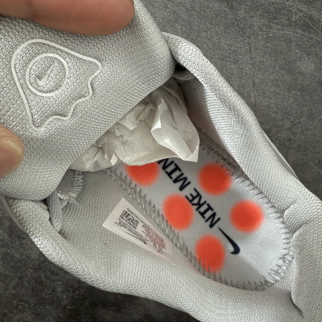 图片[6]-【纯原神版】NK Mind 002 黑科技足底按摩舒适贴合训练鞋 灰色 HQ4308-003 目前市场最正确版 顶级版本 正确细节 1：1标配组合底 MD软底 分区按摩 超高清洁度 按摩功能效果同步原版 区别市场通货 Mind 002 从神经科学中汲取灵感，打造出一款不仅外观独特，更能为穿着者带来别样感知体验的球鞋，此次新作将继续延续此核心方向。历时十年打磨的 Mind 系列，承载着 Nike 对未来鞋款的愿景呈现。系列中的每双鞋，外底均由 22 个独立泡沫结节构成，旨在模拟赤足般的体验。这些结节N通过与足底感官感受器的相互作用，从而促进人体的自然步态。 尺码：35.5 36 36.5 37.5 38 38.5 39 40 40.5 41 42 42.5 43 44 44.5 45-选品中心