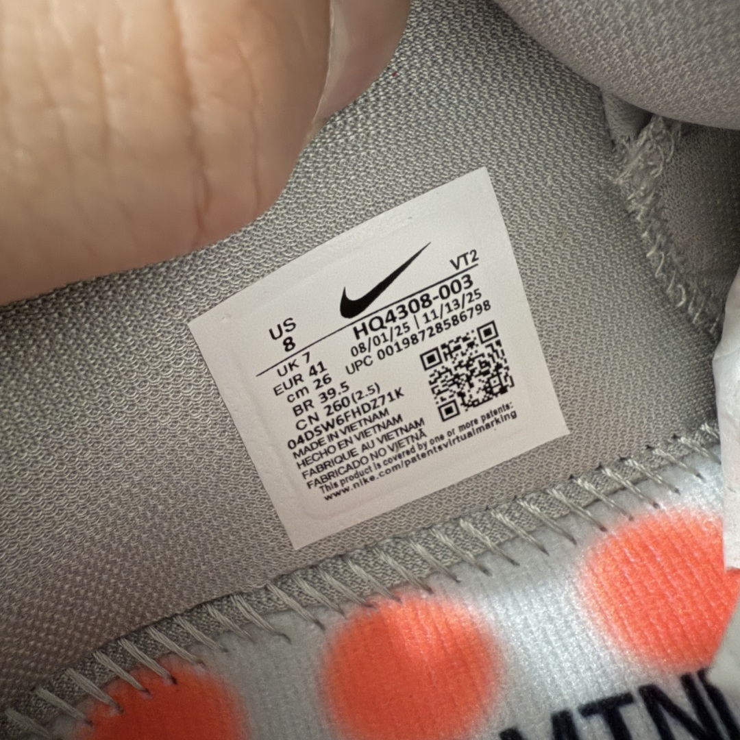 图片[7]-【纯原神版】NK Mind 002 黑科技足底按摩舒适贴合训练鞋 灰色 HQ4308-003 目前市场最正确版 顶级版本 正确细节 1：1标配组合底 MD软底 分区按摩 超高清洁度 按摩功能效果同步原版 区别市场通货 Mind 002 从神经科学中汲取灵感，打造出一款不仅外观独特，更能为穿着者带来别样感知体验的球鞋，此次新作将继续延续此核心方向。历时十年打磨的 Mind 系列，承载着 Nike 对未来鞋款的愿景呈现。系列中的每双鞋，外底均由 22 个独立泡沫结节构成，旨在模拟赤足般的体验。这些结节N通过与足底感官感受器的相互作用，从而促进人体的自然步态。 尺码：35.5 36 36.5 37.5 38 38.5 39 40 40.5 41 42 42.5 43 44 44.5 45-选品中心