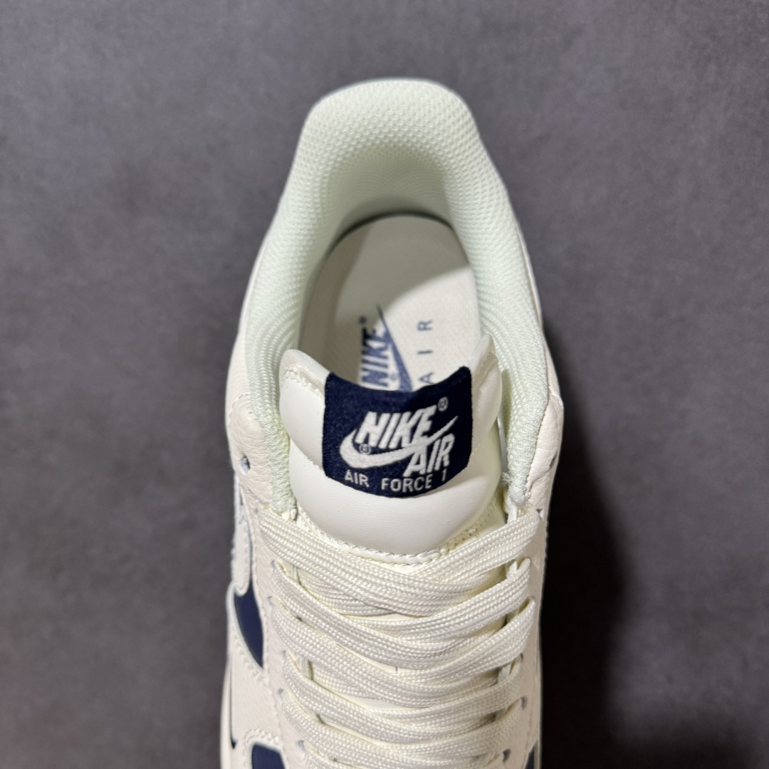 图片[6]-【定制版】空军经典 潮范登场 AIR FORCE 1 米白藏蓝撞色拼接，复古质感拉满，细腻皮革鞋面耐穿抗造，小勾刺绣与侧边徽章细节暗藏巧思，后跟8B标识彰显个性态度，内置Air缓震气垫脚感柔软回弹，日常出街或运动通勤都能轻松驾驭，经典低帮版型修饰腿型，百搭不挑穿搭风格，无论是搭配牛仔裤还是运动裤都能瞬间提升潮流感，成为街头吸睛利器。 货号：DN1688-817 尺码：36 36.5 37.5 38 38.5 39 40 40.5 41 42 42.5 43 44 44.5 45-选品中心
