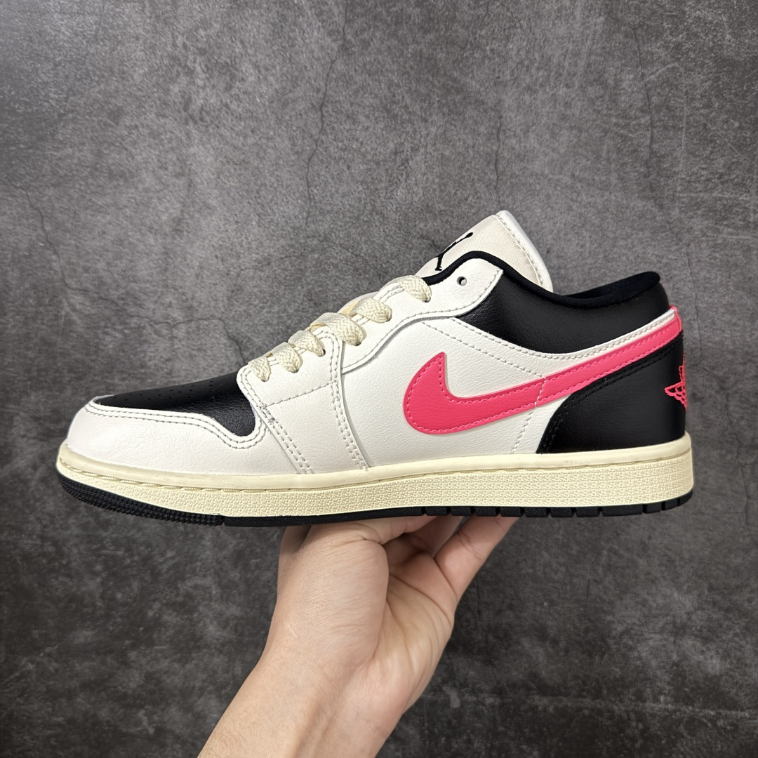 图片[2]-【DT纯原】Air Jordan 1 AJ1 乔一 低帮复古篮球鞋 男女同款 白黑粉 DC0774-107  市面中低帮最具代表性版本没有之一 口碑大厂出品 品控大底版型不断改良更新 全套原纸板楦头开发 确保原汁原味 完美呈现版型 完美零毛边处理 原厂内置全掌气垫 价格定位良心 平台专用代工流水线出品 一眼公司既视感 拿到手的一瞬间就与众不同 碾压市面所有版本 全部原鞋开发 每一个配色都会采购原鞋确认细节 打破市面看图做货无好货之说 尺码：35.5-46-选品中心