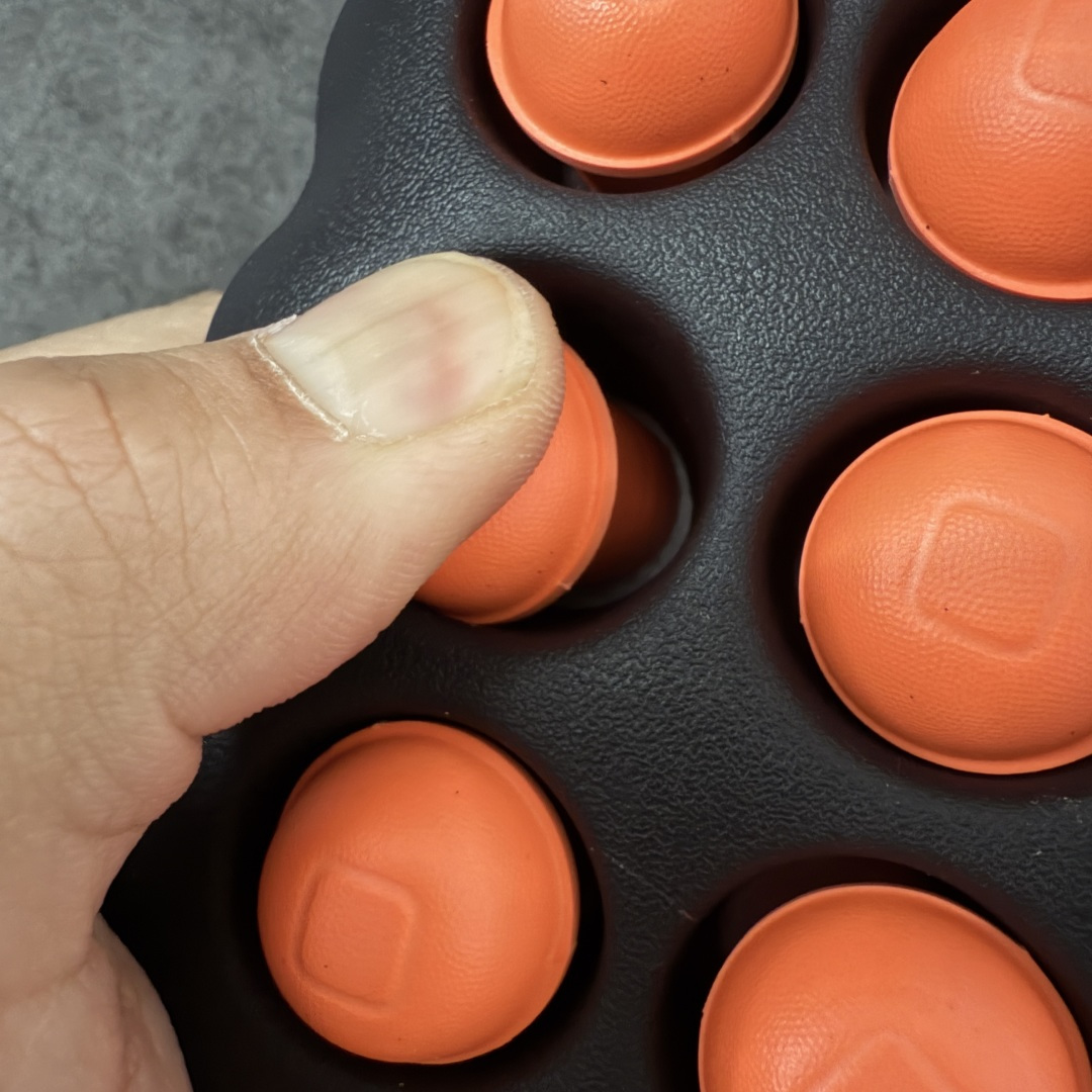 图片[7]-【H12纯原】NK Mind 001 舒适包头拖鞋 黑色HQ4307-003 原厂原材料打造 22颗独立按摩球组合 全鞋身一体发泡成型 无刺鼻味 区别市面 正确喷漆 原标原墨 全套原楦头 同步公司货 全套私模最大可达48.5 符合人体设计 欧码：36 37.5 38.5 40 41 42.5 44 45 46 47.5 48（偏小一码 脚宽买大两码） 美码：4-14-选品中心