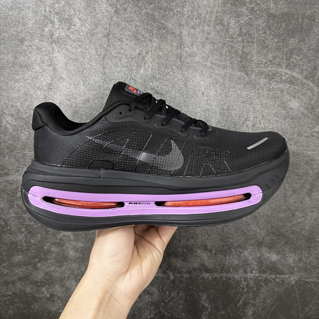 【公司级】Nike VOMERO PREMIUM 耐克 舒适减震防滑 低帮跑步鞋 全掌ReactX泡绵中底 前掌和后跟还配备了Air Zoom气垫单元 据说跑起来更快更舒适哦 这次最大的升级点 首次引入了ReactX泡绵 货号：HQ2050-880 尺码：36 36.5 37.5 38 38.5 39 40 40.5 41 42 42.5 43 44 45-选品中心