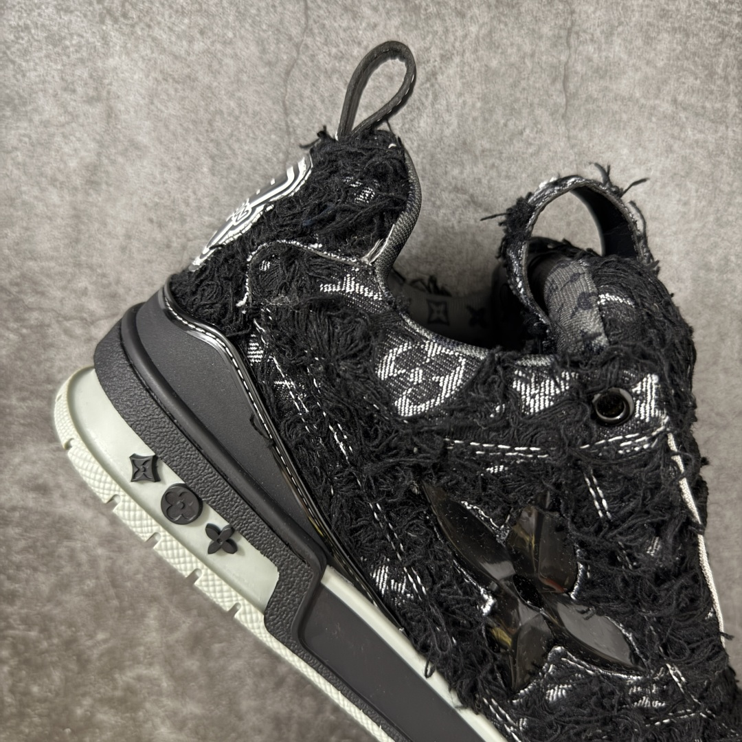 图片[7]-【YS纯原】广奢高端货 Louis Vuitton Trainer Skate 圆头系带低帮板鞋 男女同款 ✦ 荔枝纹头层皮+粒面头层皮拼接鞋面， 质感在线 ✦ 嵌入超软EVA物料鞋垫，脚感舒适 ✦ 后跟耐弯折滴塑支撑片，外置TPR光泽组合隔色鞋底 ✦ 草写风格Louis Vuitton标志，细节丰富 ✦ Virgil Abloh设计，灵感源自复古篮球鞋 ✦ 升级厚实抽屉礼品鞋盒+包装说明书+防尘布袋 ✦ 附送官方快递加固彩色涂鸦包装大礼盒 ✦ 零瑕疵工艺，无线头溢胶 尺码：39 40 41 42 43 44 45-选品中心